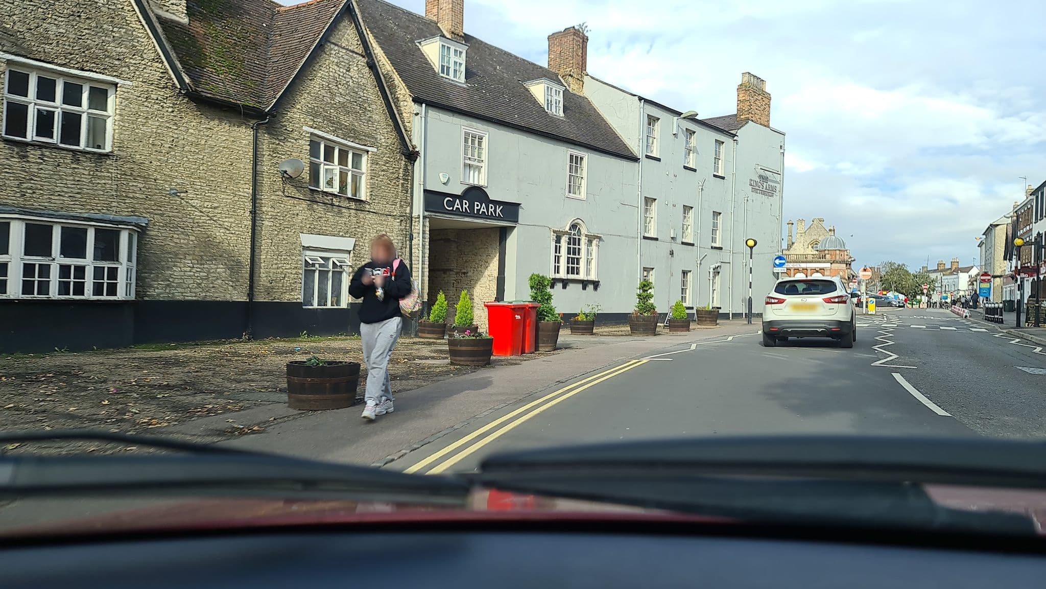 Street view near The Kings Arms Hotel, Bicester — © alexanderar (CC BY-SA · Mapillary)