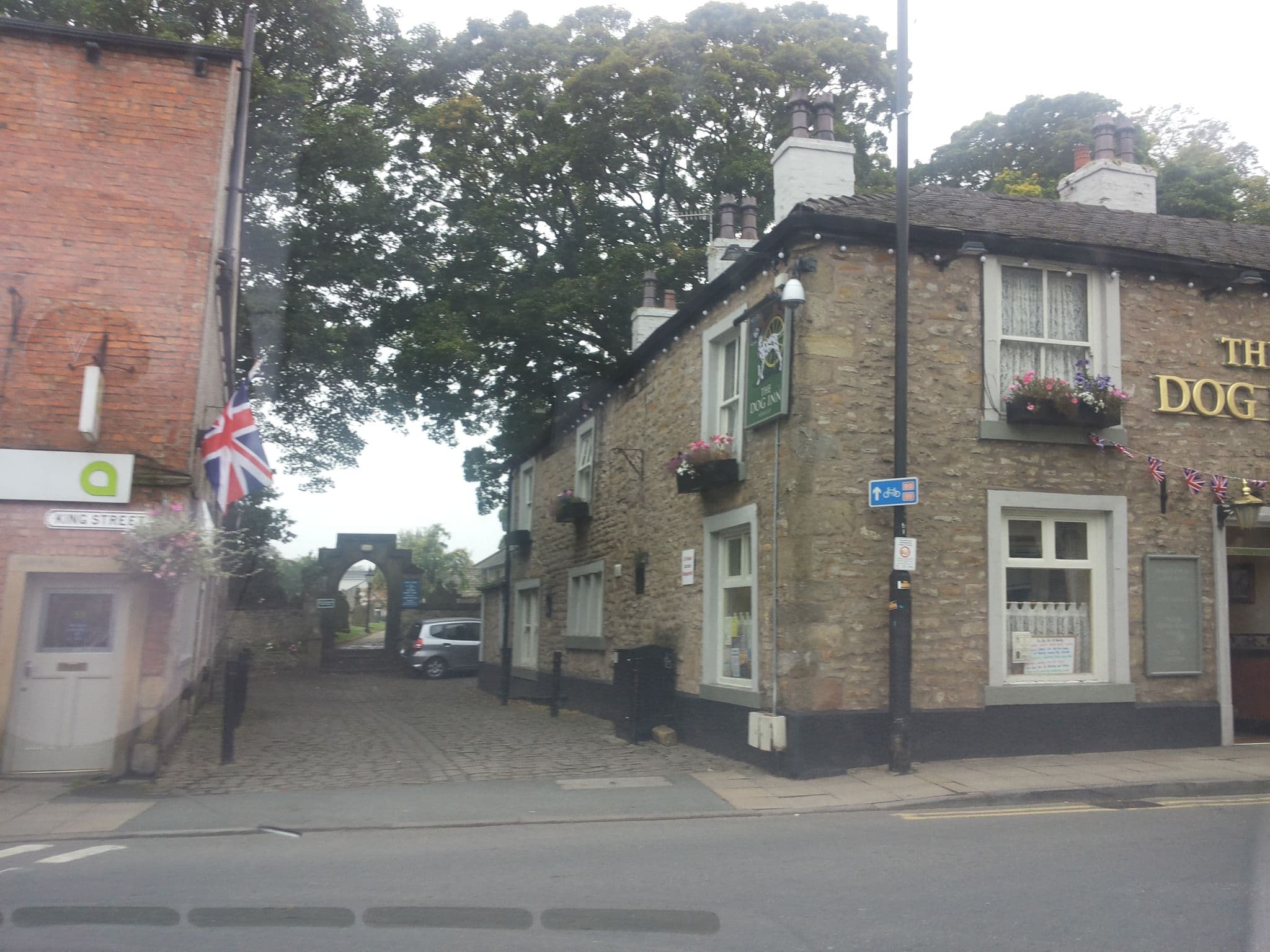 Street view near The Dog Inn, Whalley, Whalley — © endszbrxns (CC BY-SA · Mapillary)