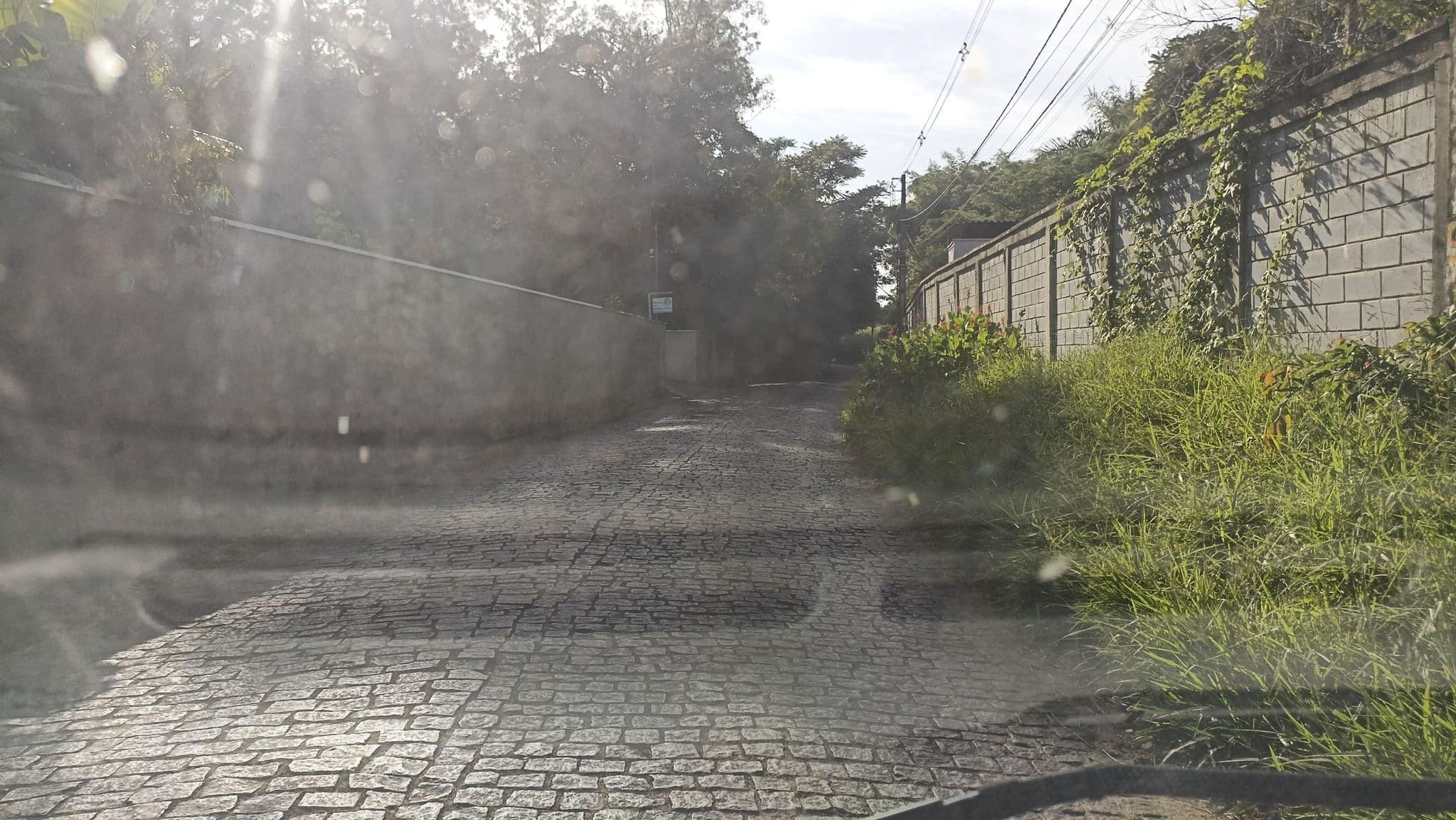 Street view near Pousada Chalés da Estrada Velha, Tiradentes — © MuitoAlemdasFronteiras (CC BY-SA · Mapillary)