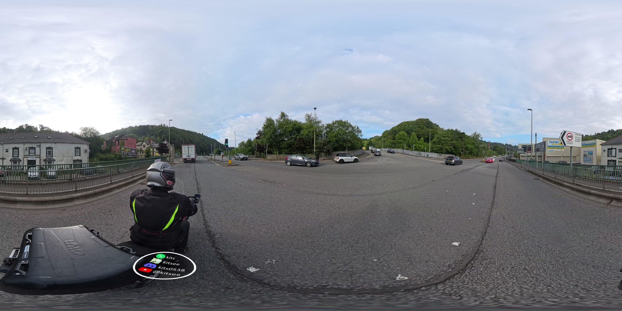 Street view near Viaduct Hotel, Crumlin — © kits (CC BY-SA · Mapillary)