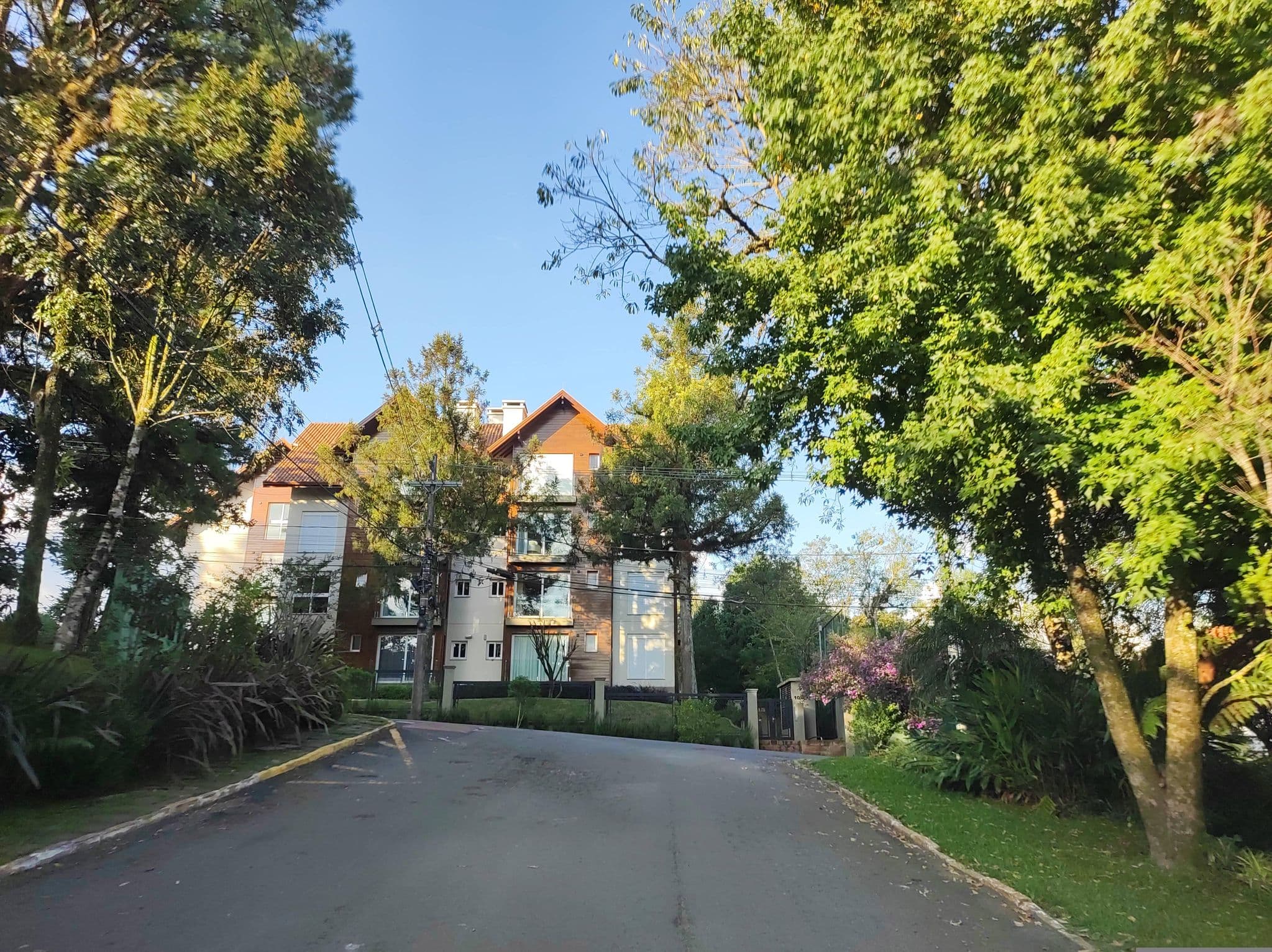 Street view near Zermatt Hotel, Gramado — © diegokrein (CC BY-SA · Mapillary)