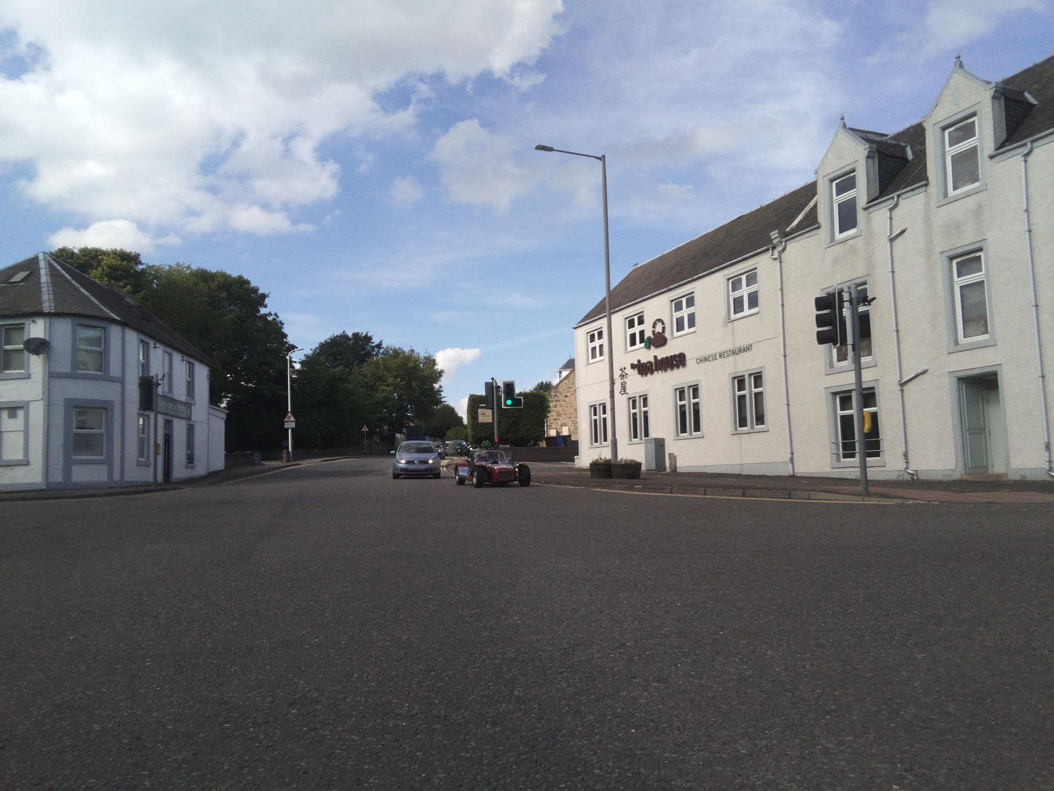 Street view near Commercial Hotel, Larbert — © southglos (CC BY-SA · Mapillary)
