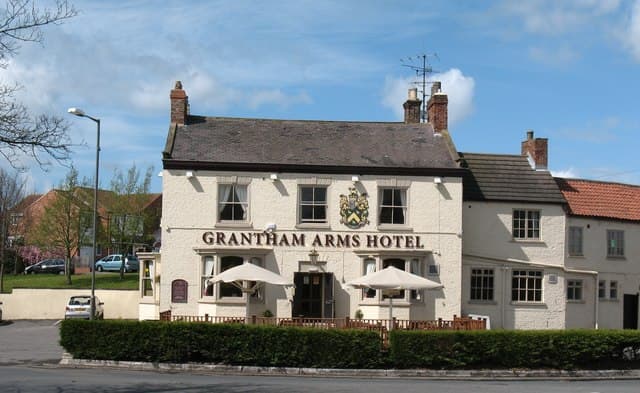Grantham Arms (via Wikimedia Commons, CC BY-SA 2.0)