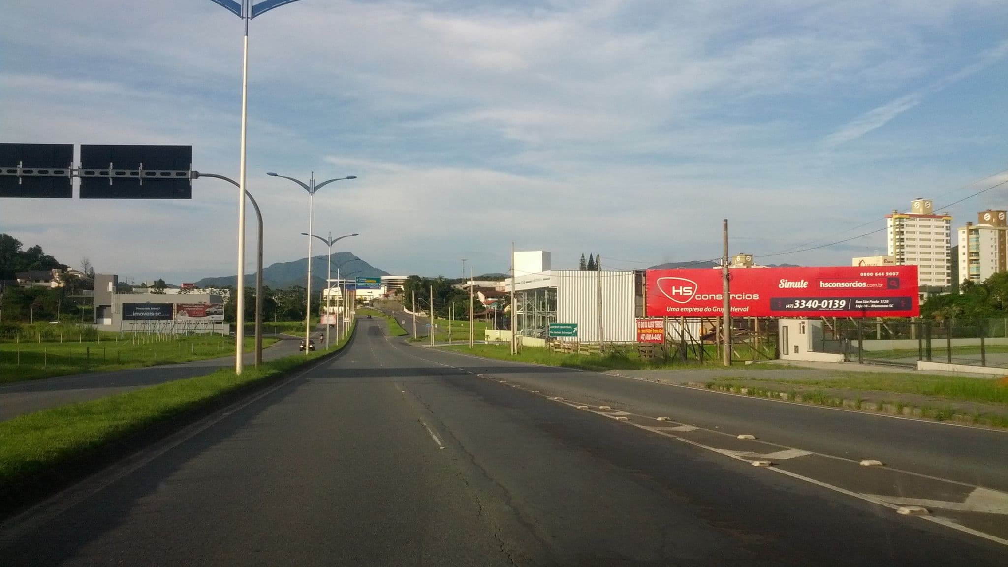 Street view near Zhad Motel Premium, Blumenau — © poeiradasestrelas (CC BY-SA · Mapillary)