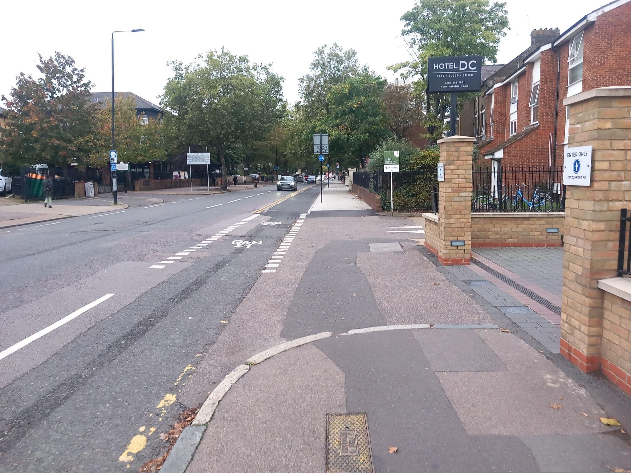 Street view near Hotel DC, West Ham — © rskedgell (CC BY-SA · Mapillary)