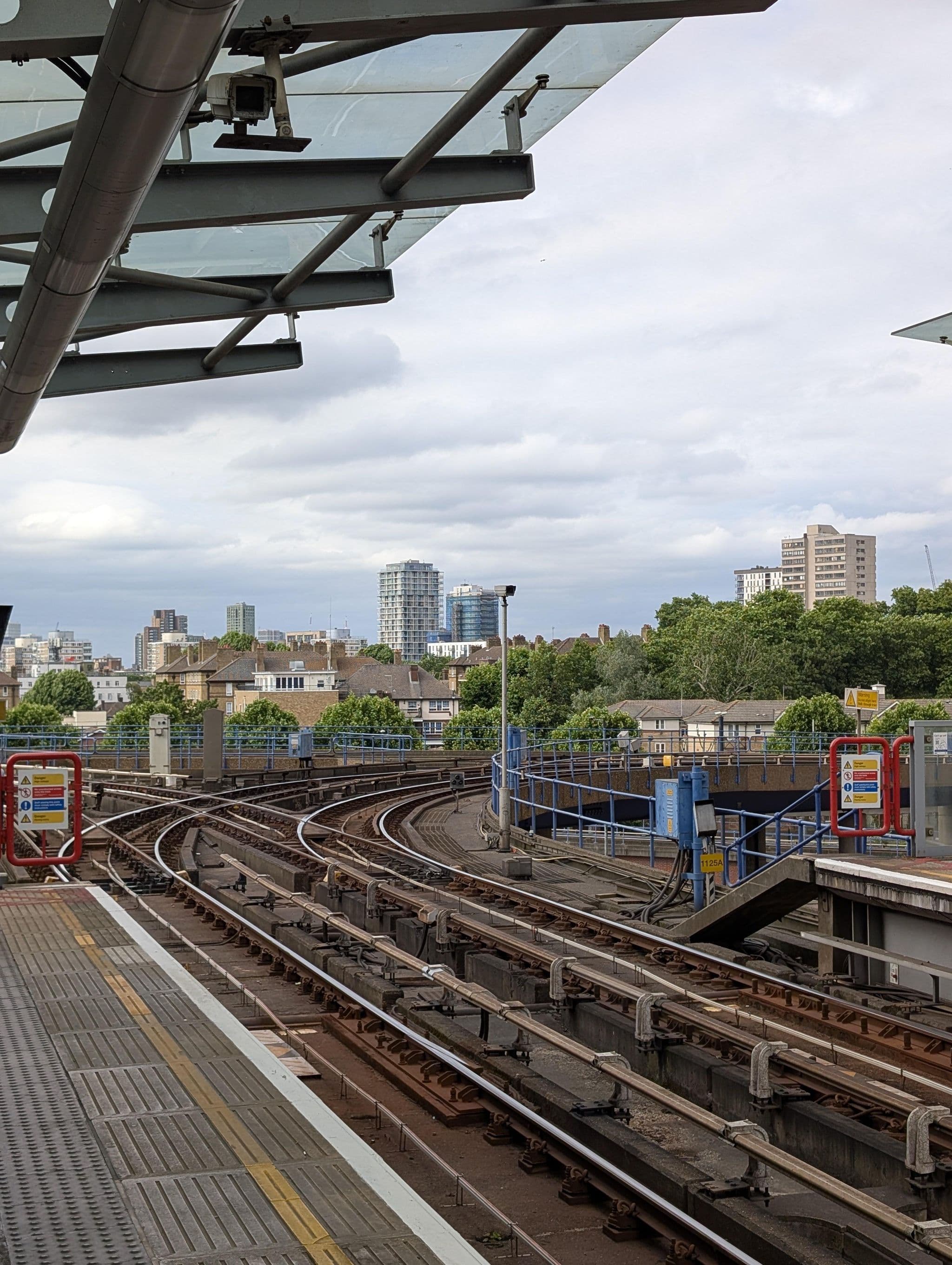 Street view near Marriott Executive Apartments London, Canary Wharf, Canary Wharf — © ofalvai (CC BY-SA · Mapillary)