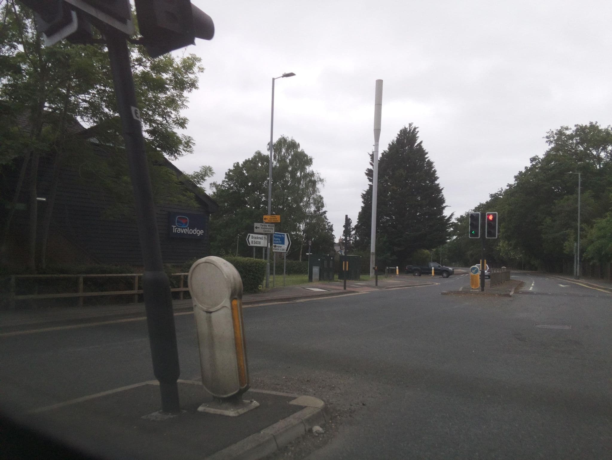 Street view near Travelodge Bracknell, Bracknell — © southglos (CC BY-SA · Mapillary)