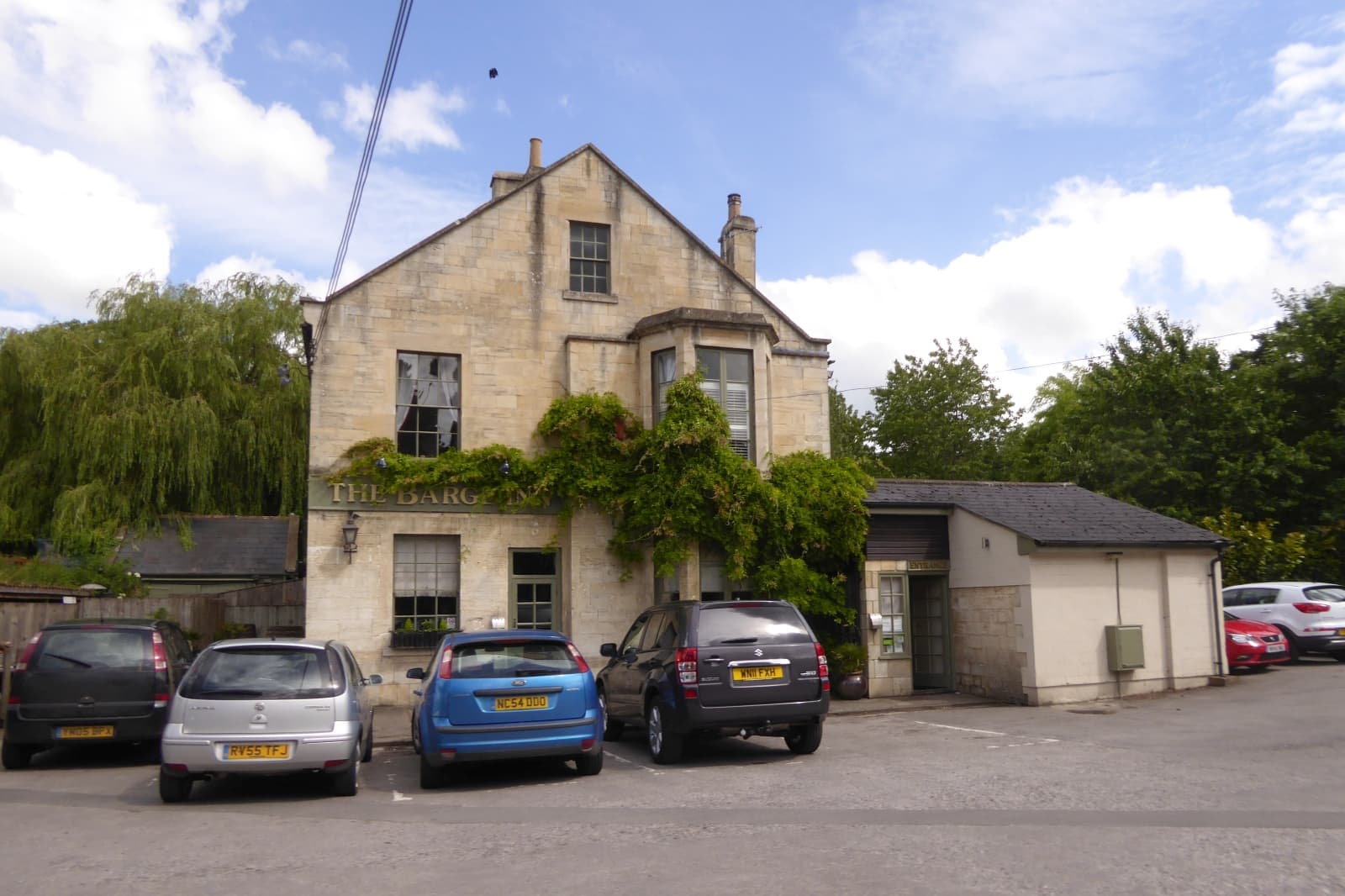 The Barge Inn (via Wikimedia Commons, CC BY-SA 2.0)
