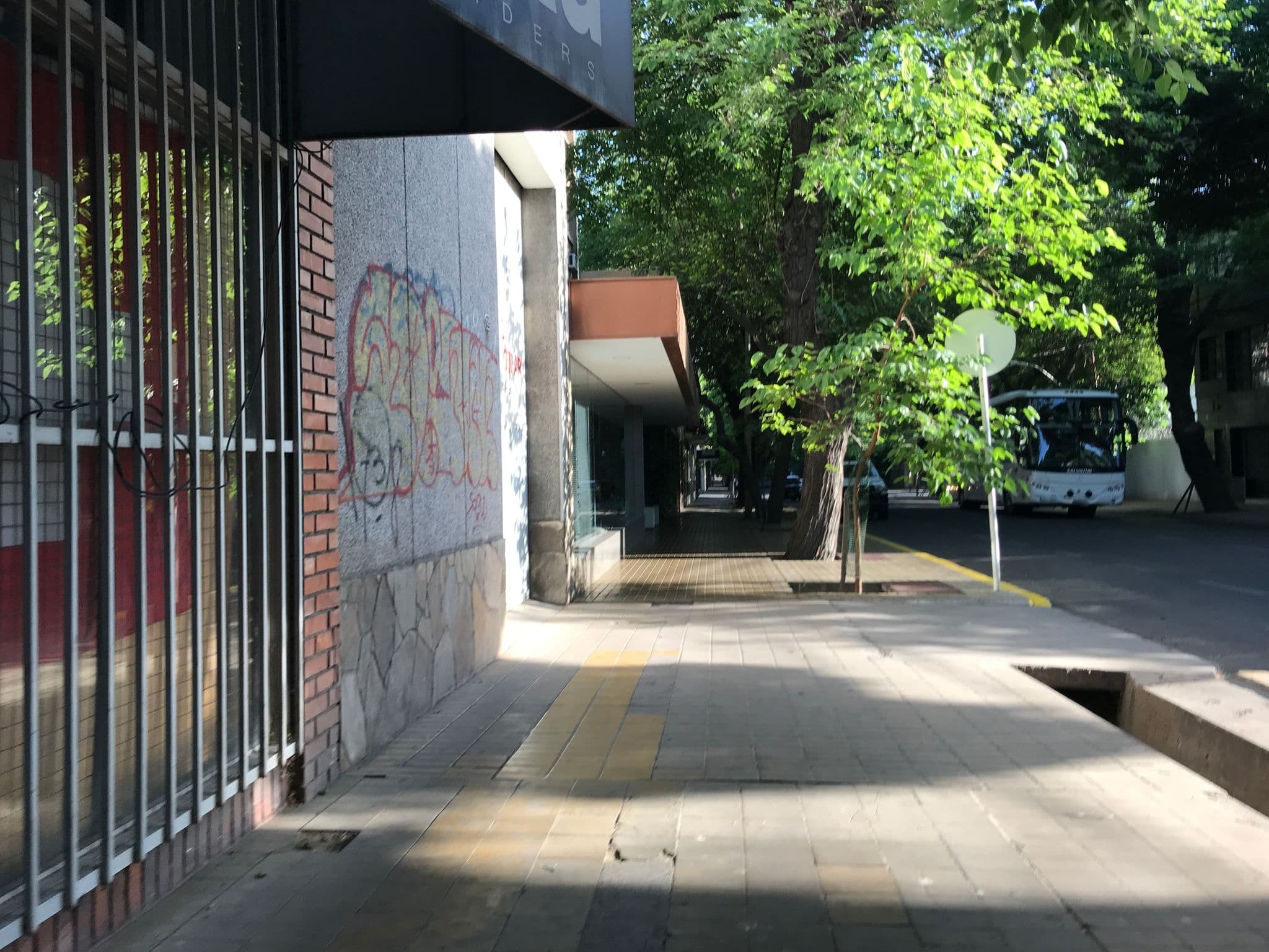 Street view near Urbana Class Hotel, Mendoza