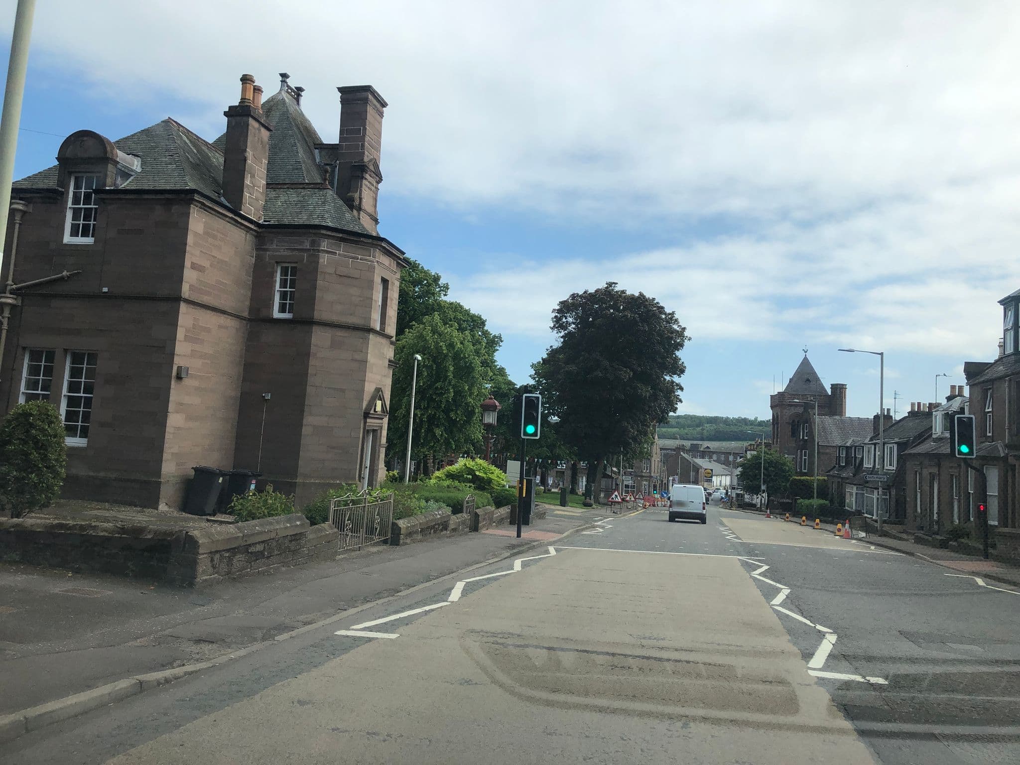 Street view near Denbrae Cottage B&B, Brechin — © drnoble (CC BY-SA · Mapillary)