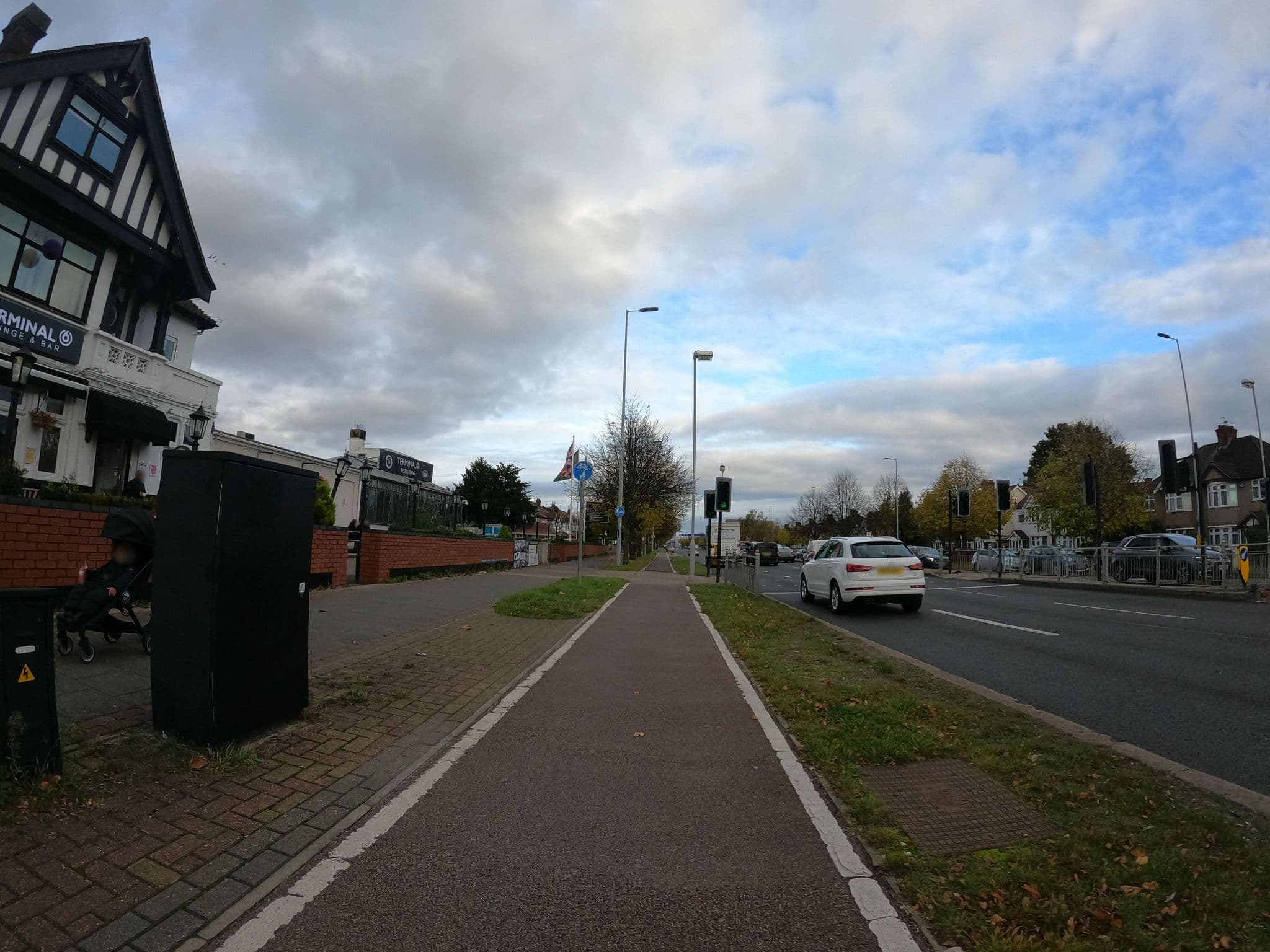 Street view near osterley park hotel, Isleworth — © milhouse (CC BY-SA · Mapillary)