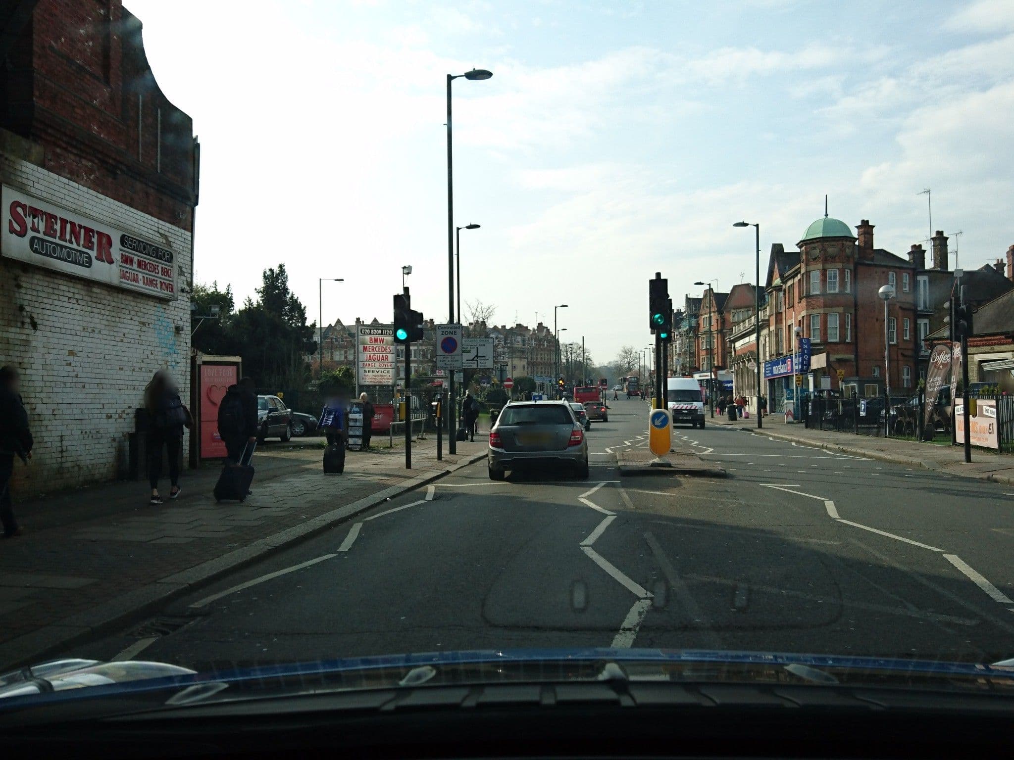 Street view near Hotel Unique, Golders Green — © zymurgic (CC BY-SA · Mapillary)