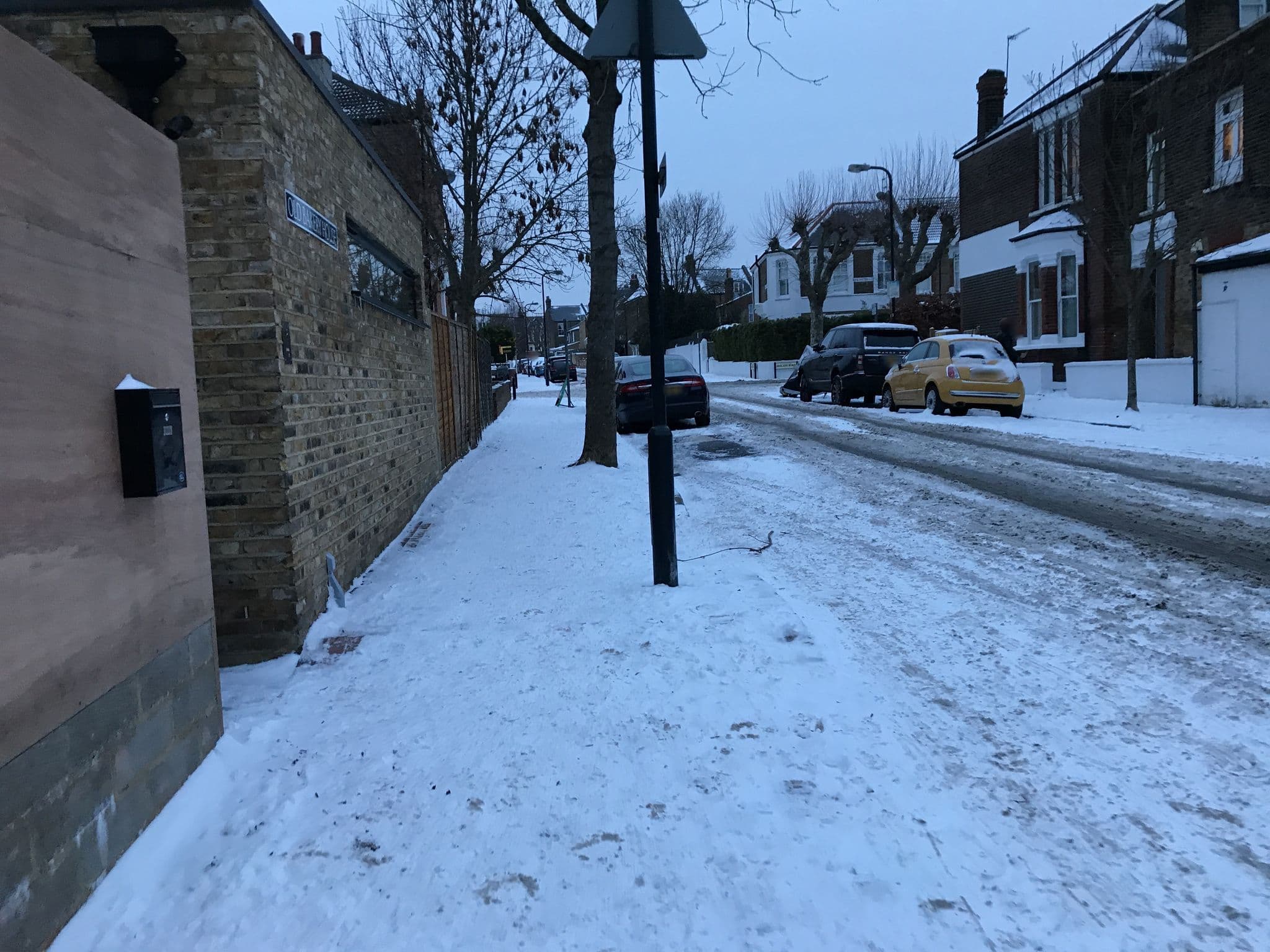 Street view near Keslake Towers B&B, Queen's Park — © zeyy (CC BY-SA · Mapillary)