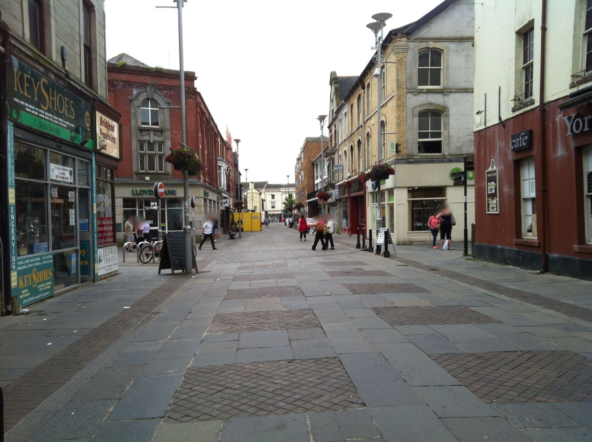 Street view near Dunraven Arms Hotel, Bridgend — © miguel_andrade (CC BY-SA · Mapillary)