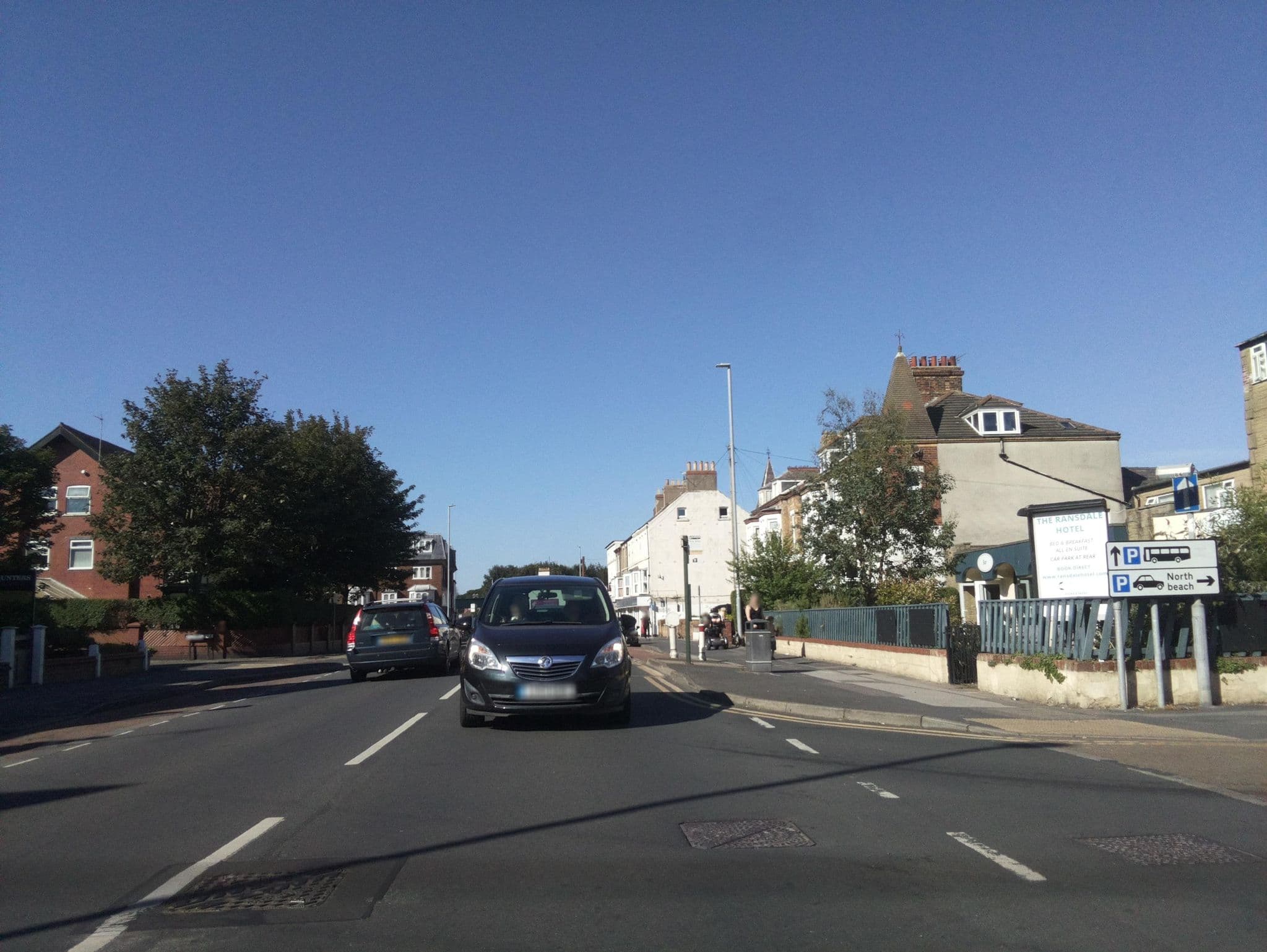 Street view near The Ransdale Hotel, Bridlington — © southglos (CC BY-SA · Mapillary)