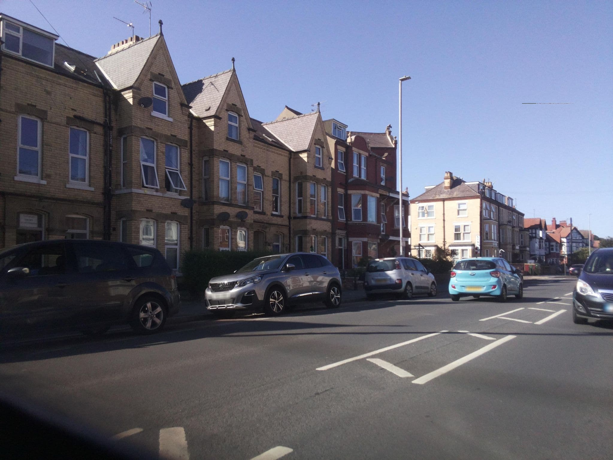 Street view near Cherry Tree Guest House, Bridlington — © southglos (CC BY-SA · Mapillary)