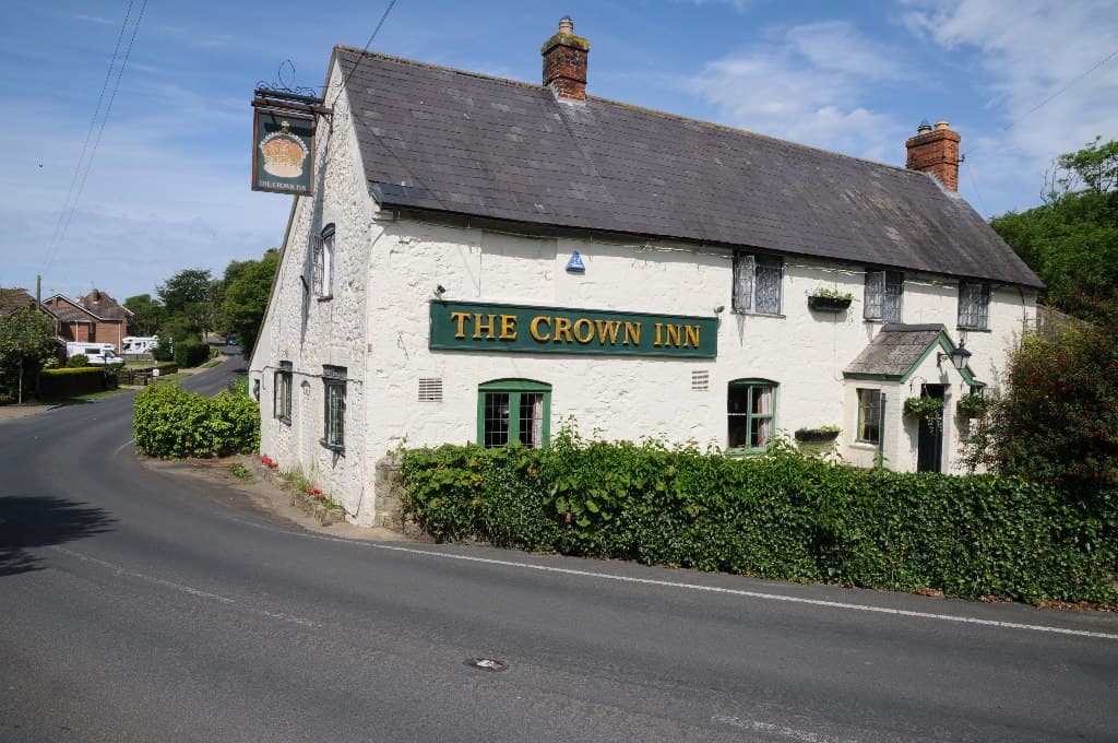 The Crown Inn (via Wikimedia Commons, CC BY-SA 2.0)
