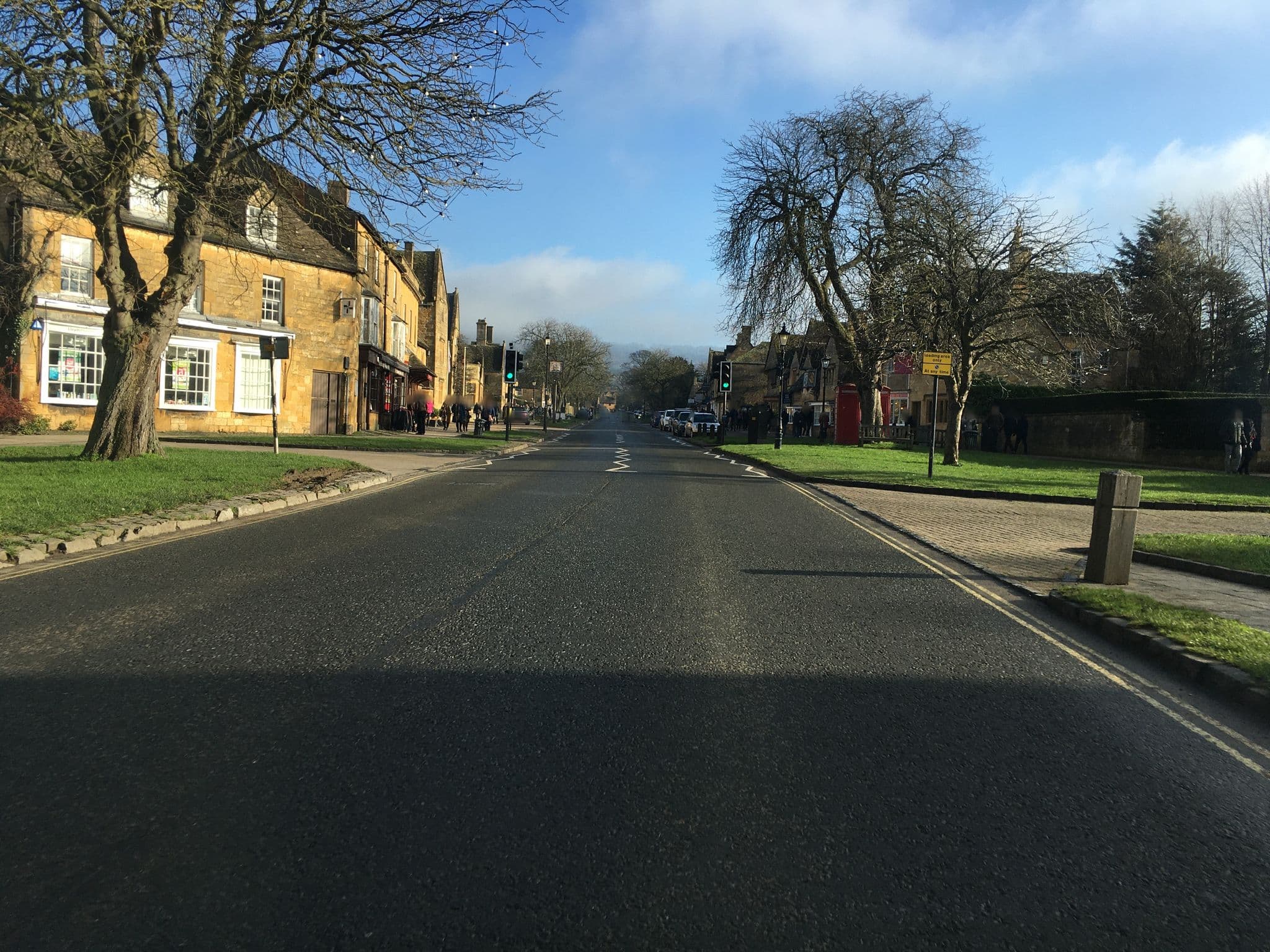 Street view near Russell’s of Broadway, Broadway — © southglos (CC BY-SA · Mapillary)