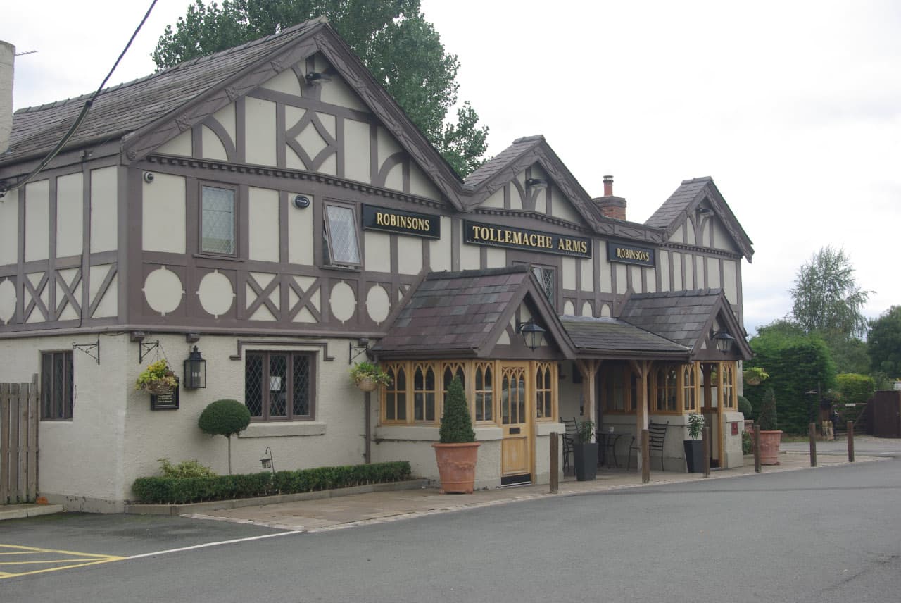 Tollemache Arms, Alpraham (via Wikimedia Commons, CC BY-SA 2.0)