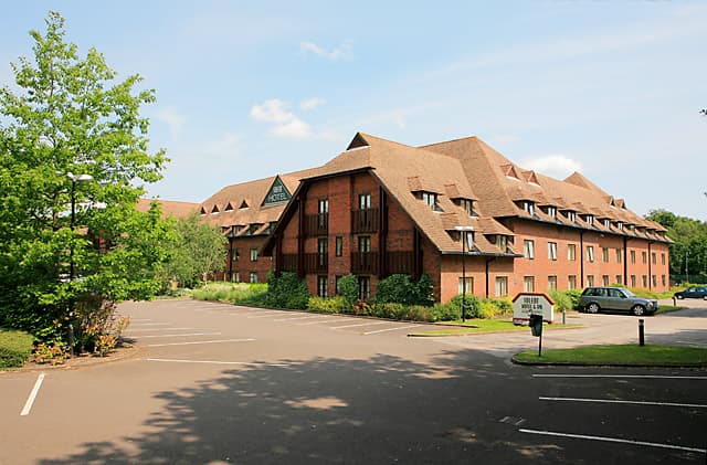 Solent Hotel & Spa (via Wikimedia Commons, CC BY-SA 2.0)
