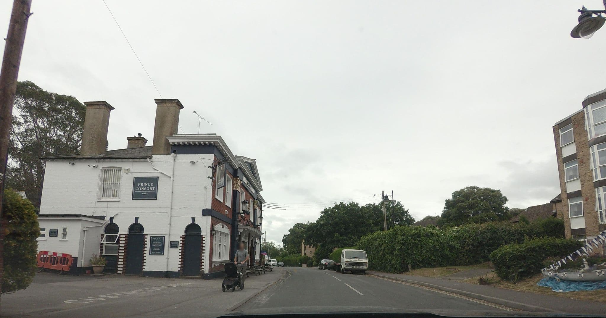 Street view near The Prince Consort, Netley — © tallguy (CC BY-SA · Mapillary)