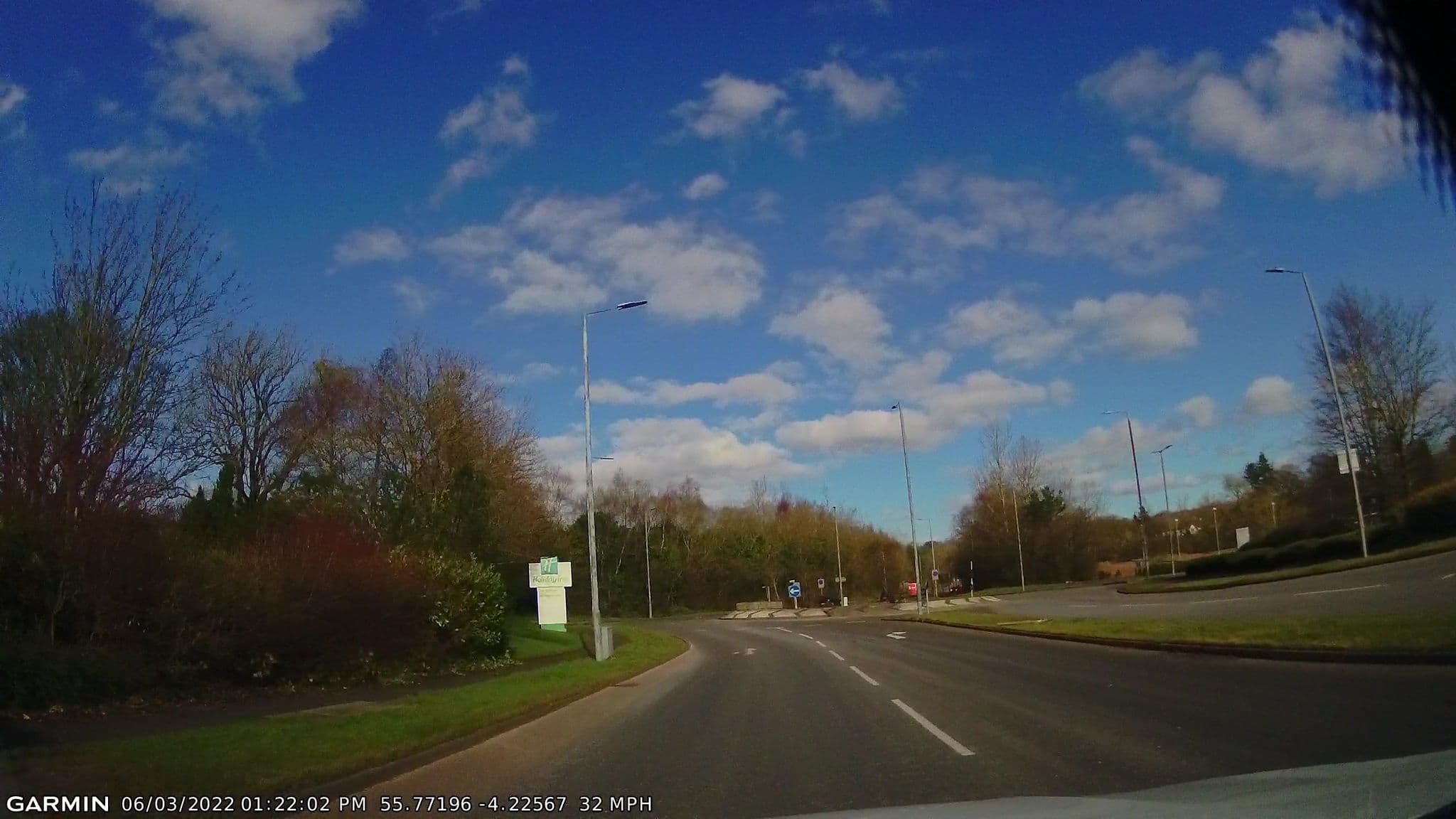 Street view near Water Babies at Holiday Inn, East Kilbride, Carmunnock — © gmc (CC BY-SA · Mapillary)
