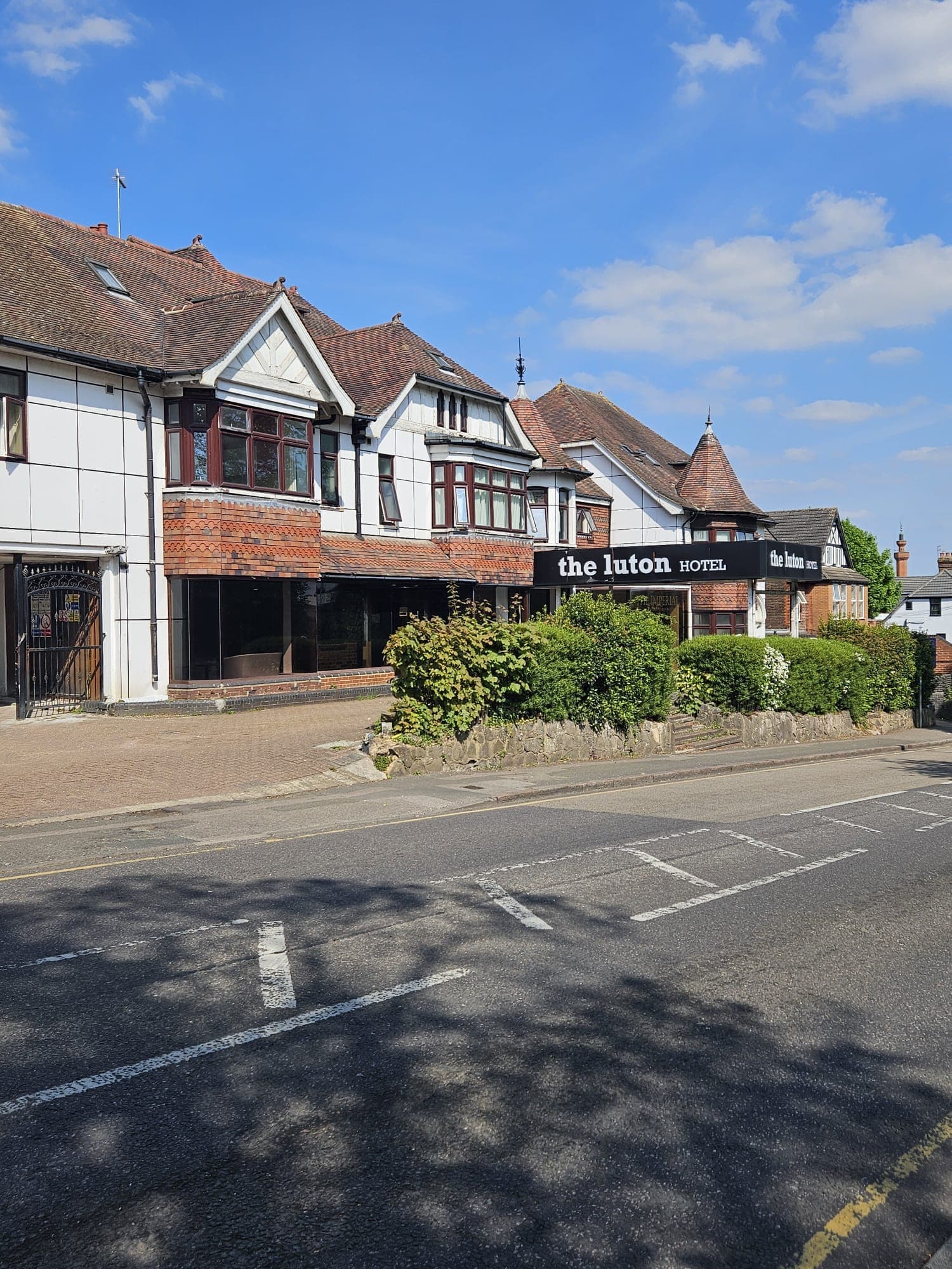The Luton Hotel, Luton
