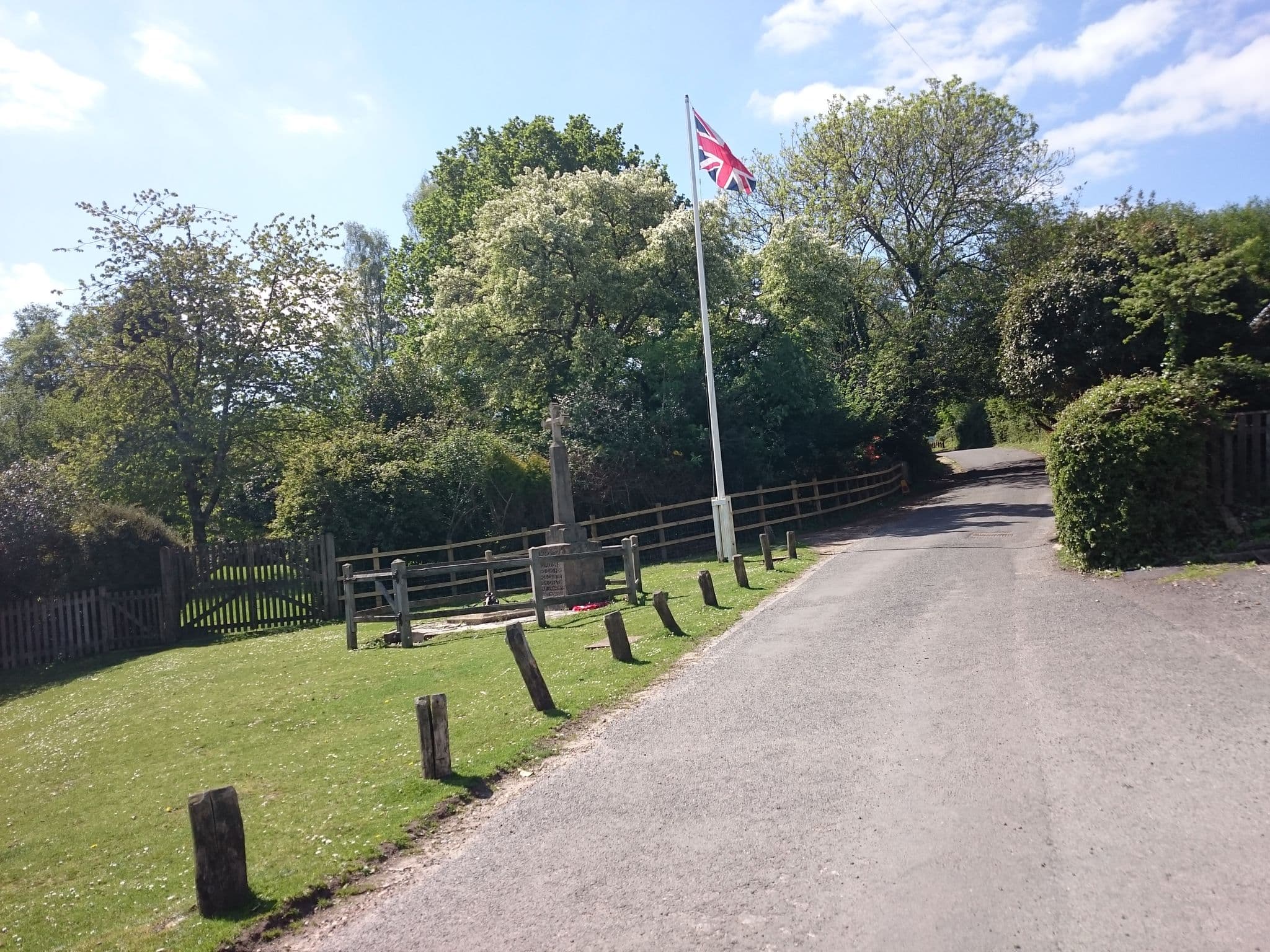 Street view near The Trusty Servant Inn, Cadnam — © ebel (CC BY-SA · Mapillary)