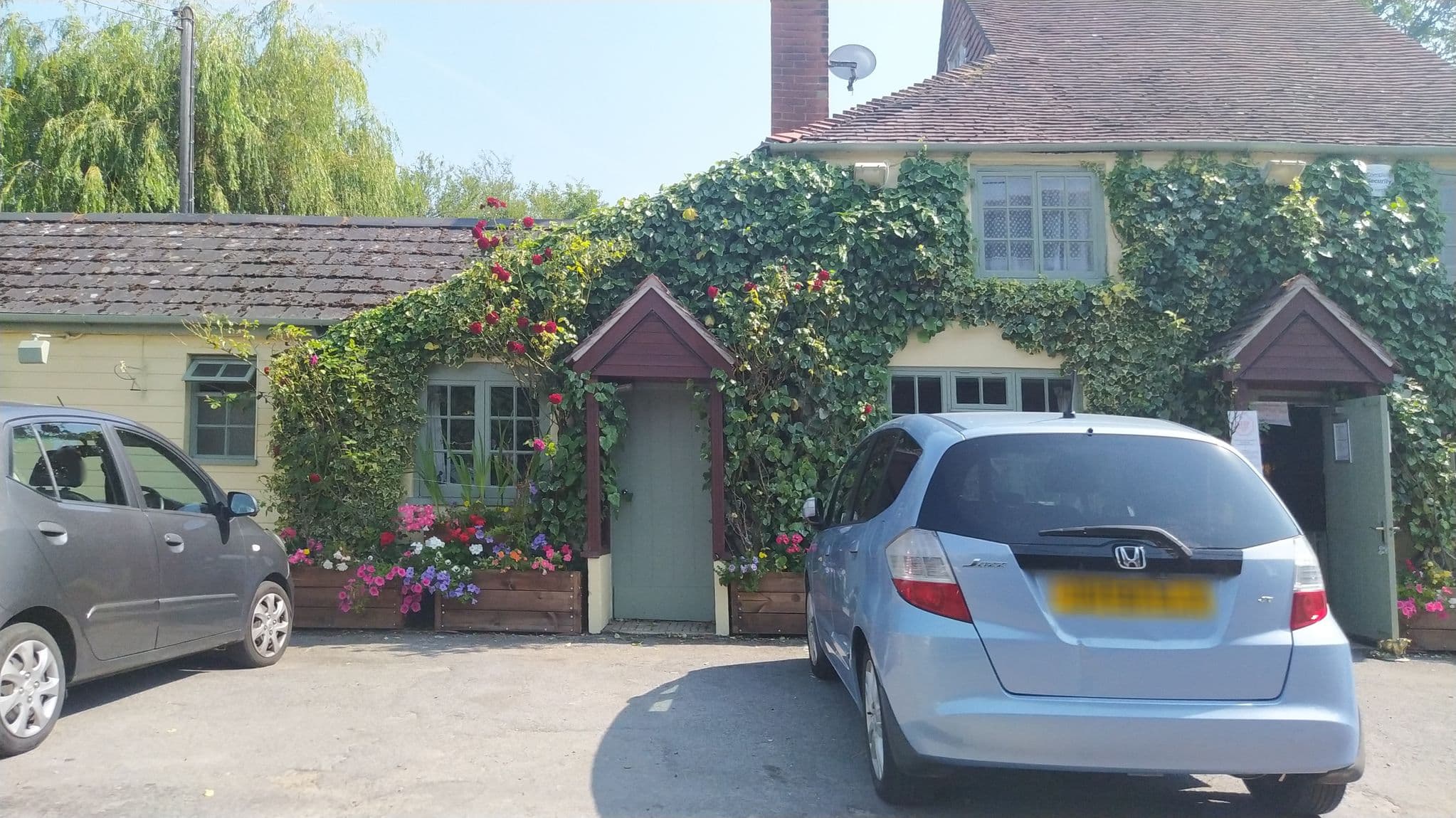 Street view near Compass Inn, Cadnam — © noid (CC BY-SA · Mapillary)