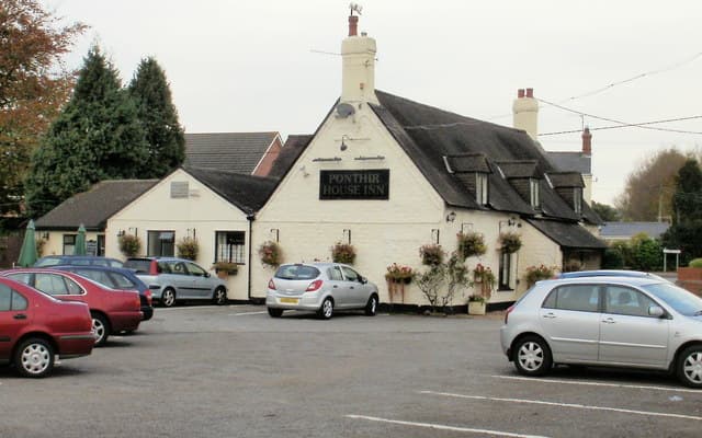 Ponthir House Inn (via Wikimedia Commons, CC BY-SA 2.0)