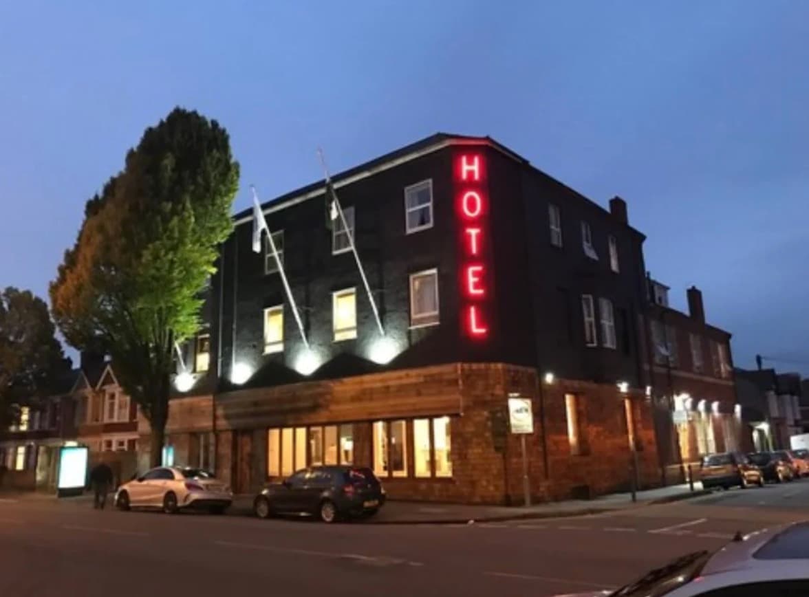 Blu Sports Bar & Victoria Hotel, Newport