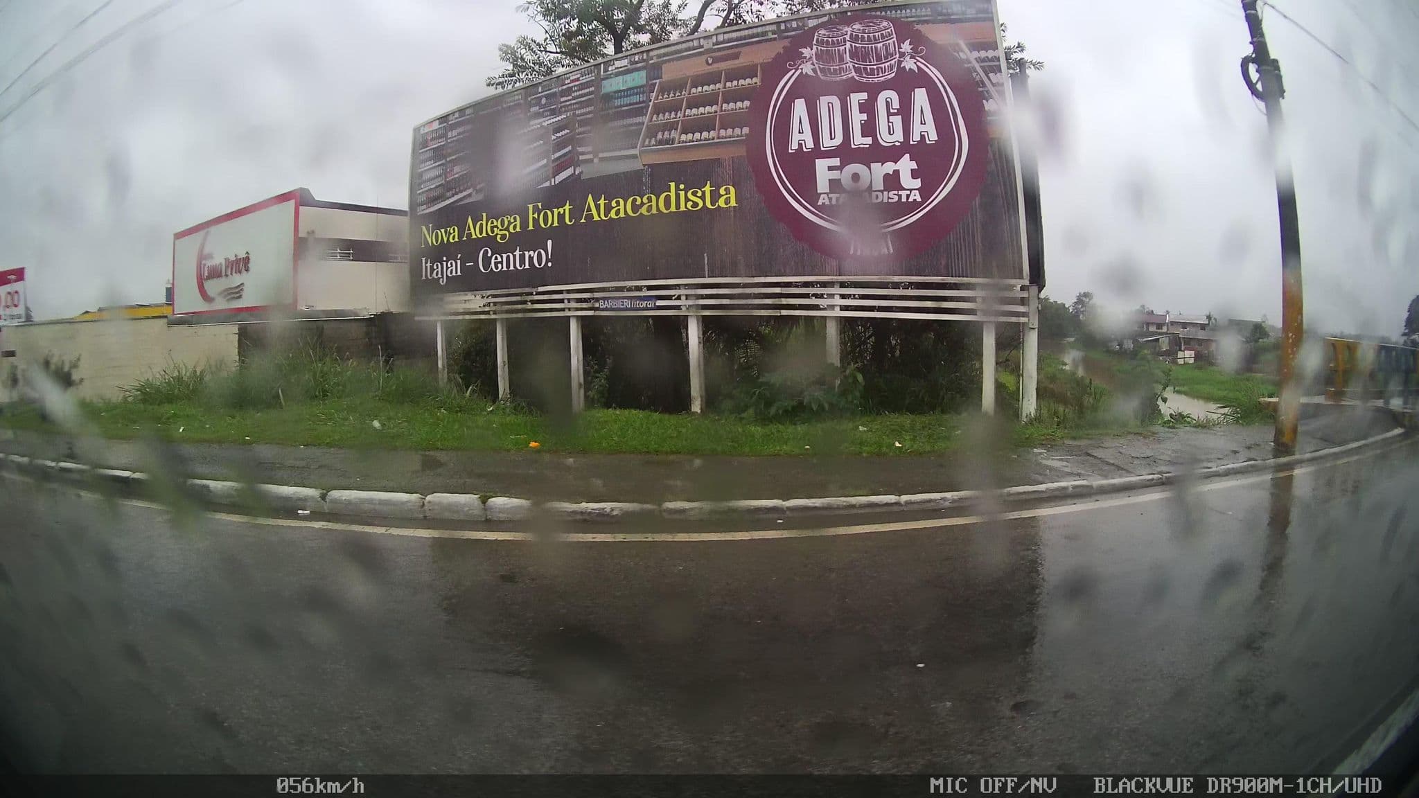 Street view near Paradise Drive-in, Itajaí — © kaart5 (CC BY-SA · Mapillary)