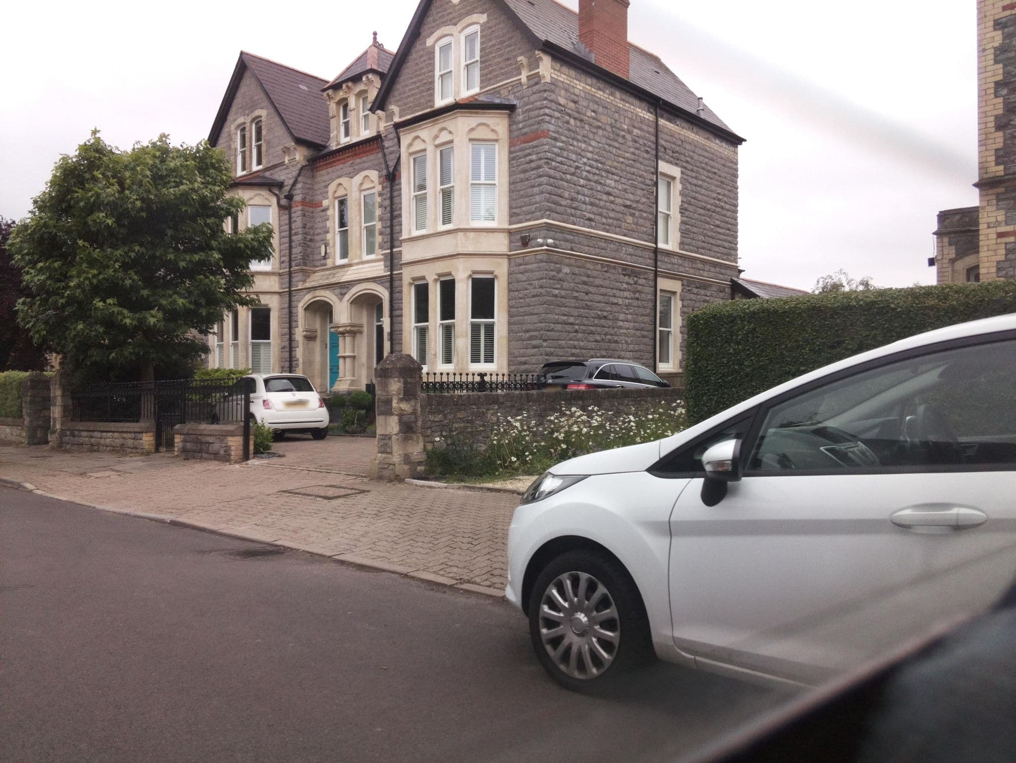 Street view near Glendale Hotel, Penarth — © southglos (CC BY-SA · Mapillary)