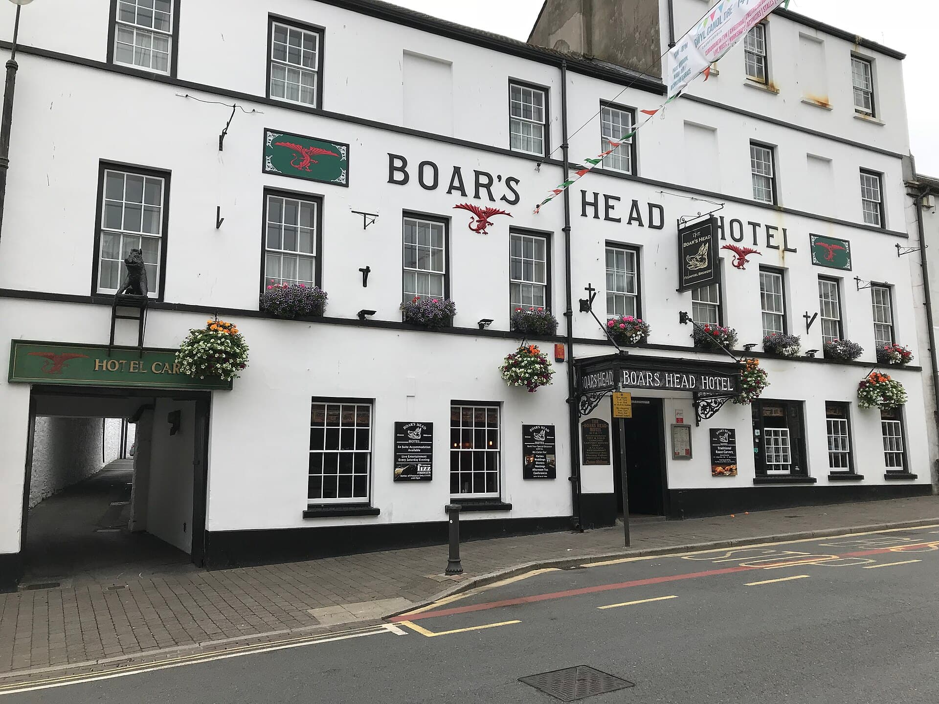 Boar's Head (via Wikimedia Commons, CC BY-SA 3.0)
