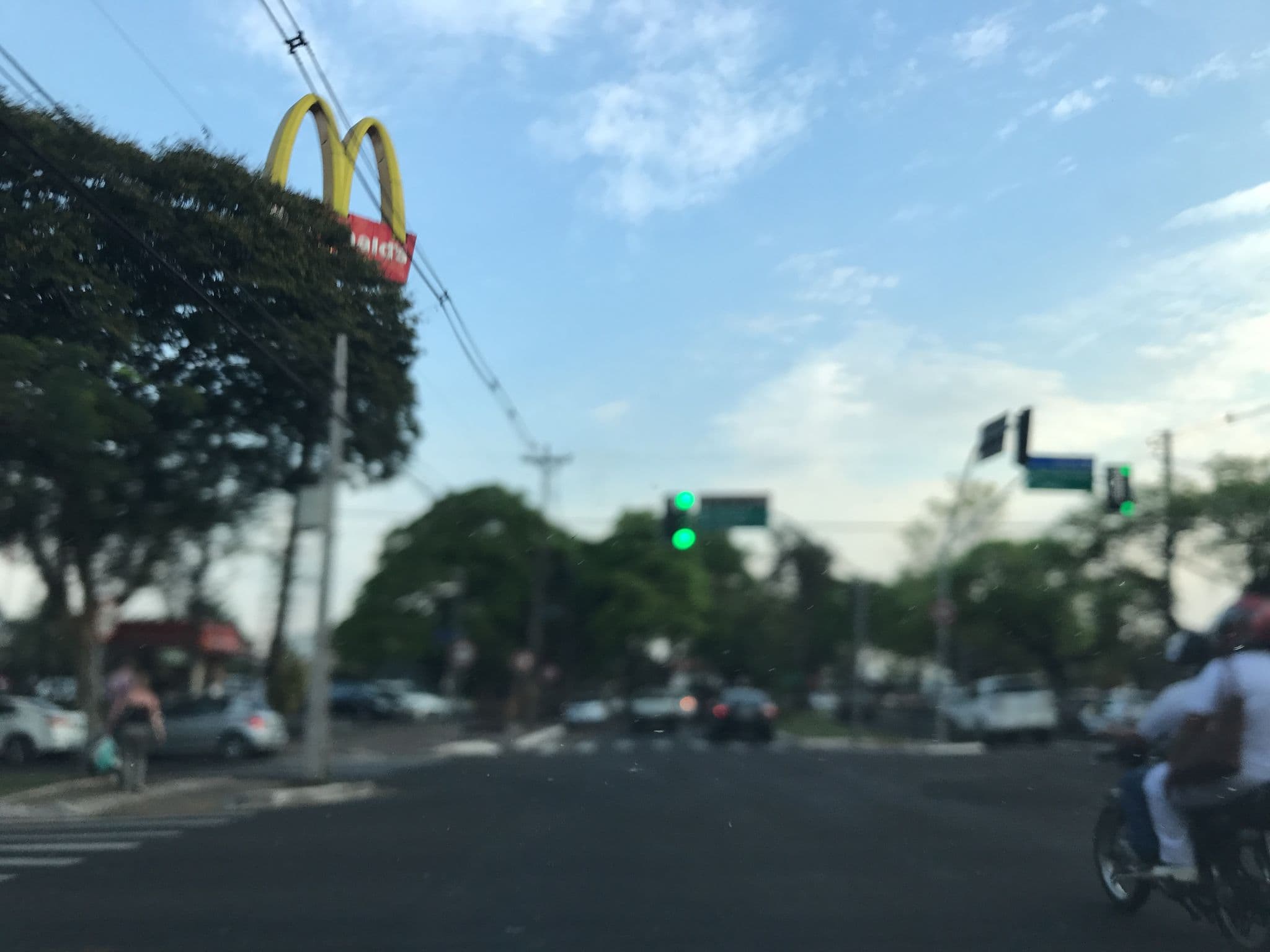 Street view near Deville, Maringá — © wesleygmartins (CC BY-SA · Mapillary)