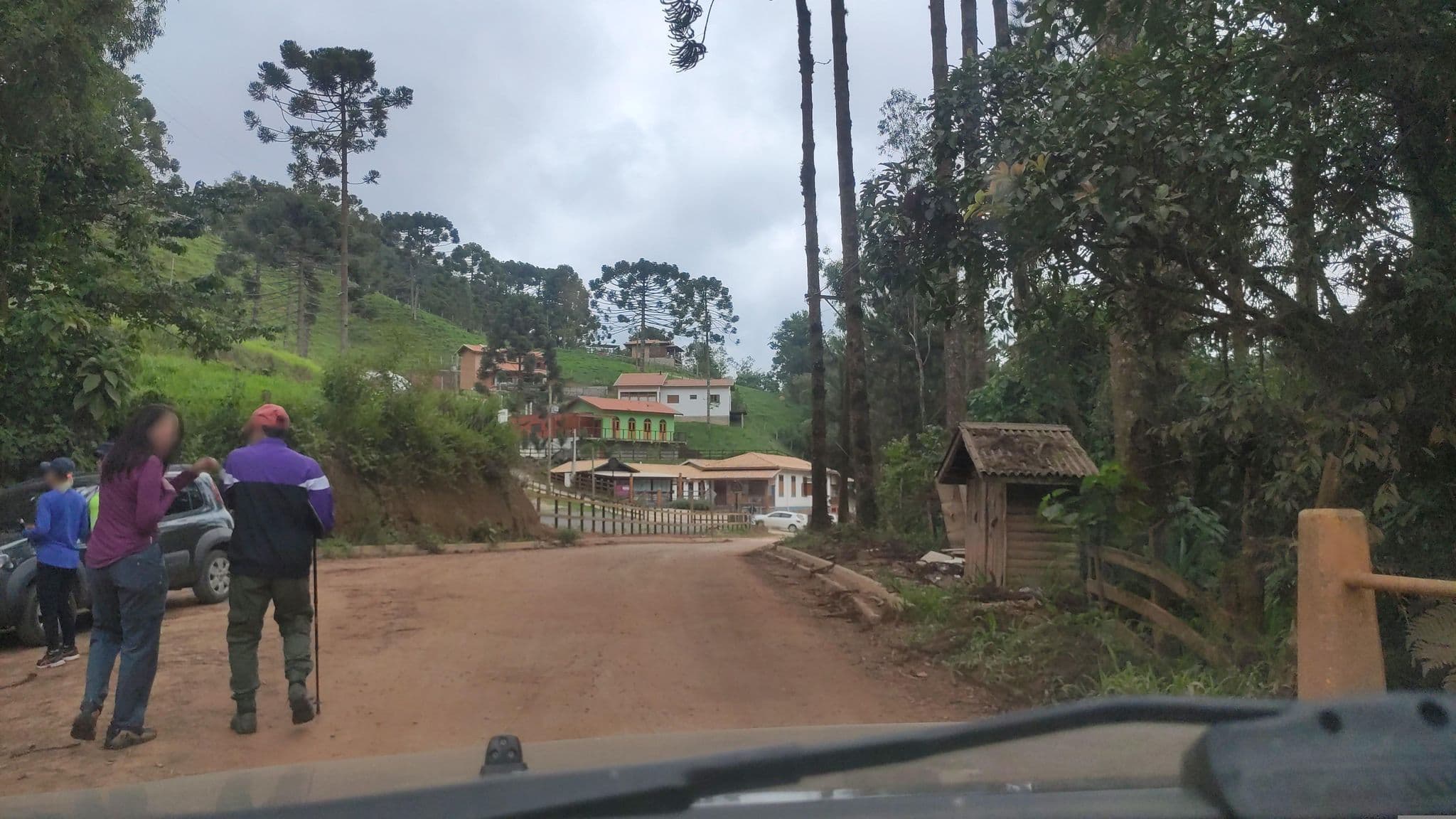 Street view near Pousada Encontro Das Aguas, Gonçalves — © fepol (CC BY-SA · Mapillary)