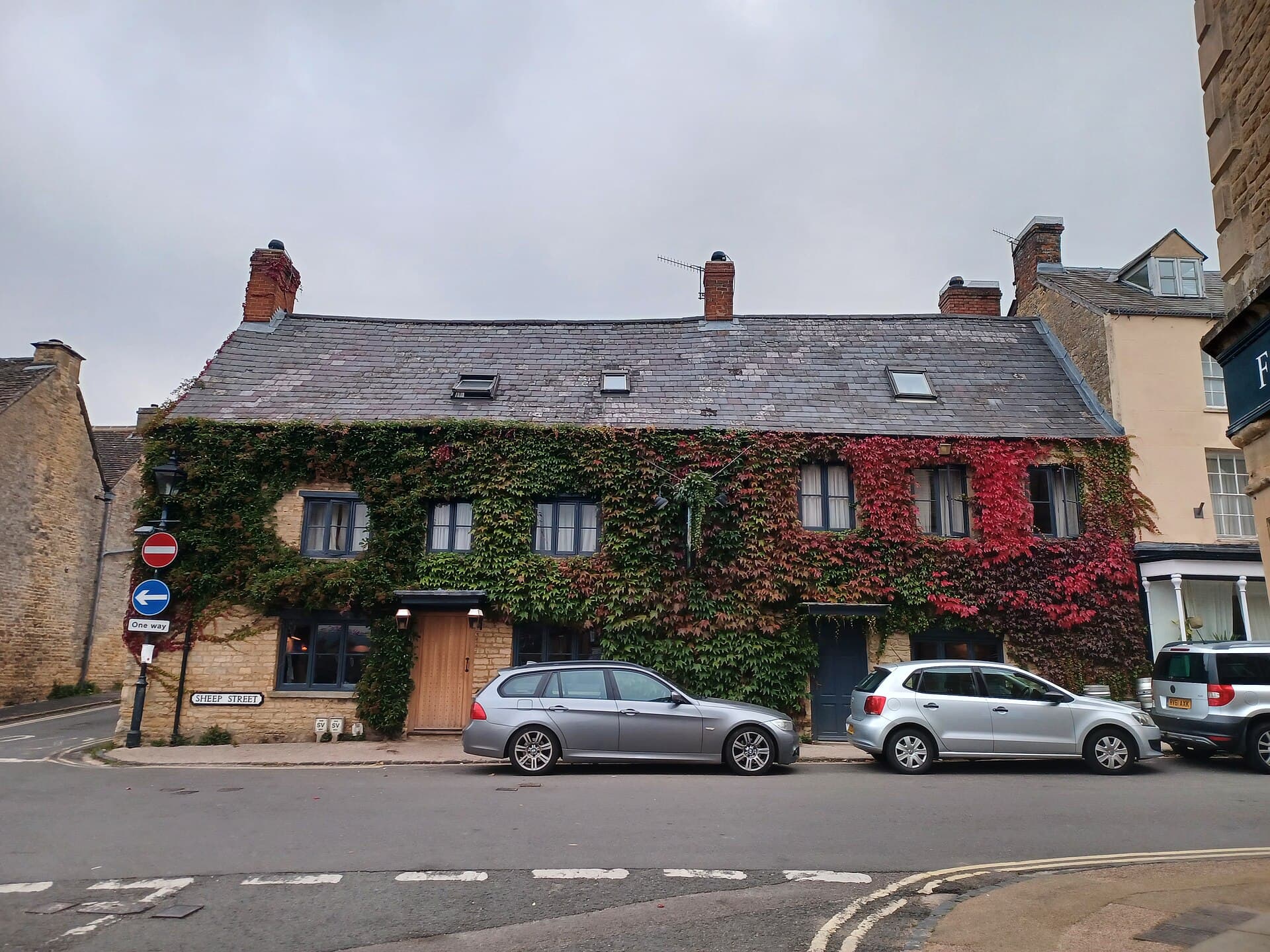 The Bull Inn (via Wikimedia Commons, CC BY-SA 4.0)