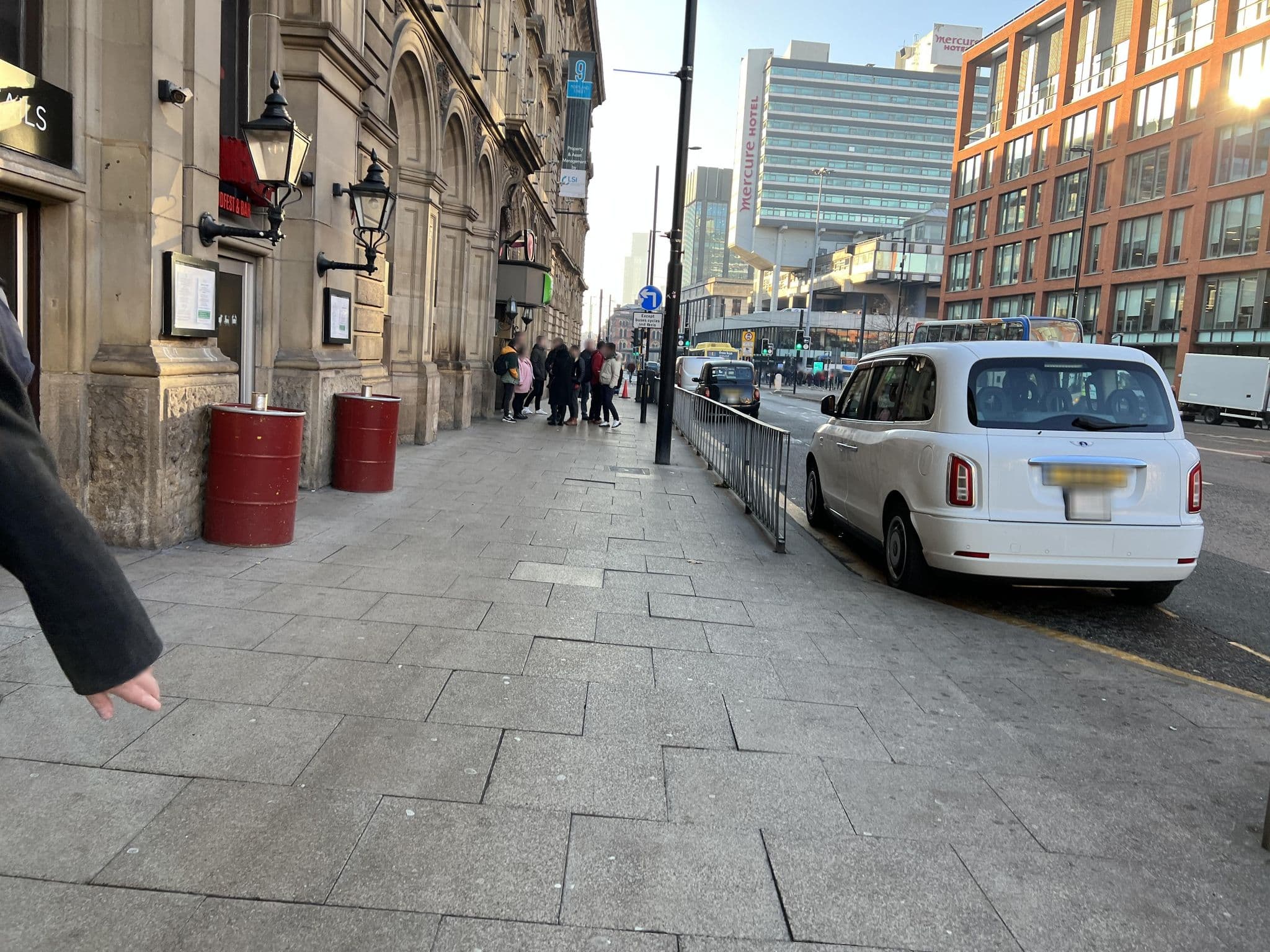 Street view near Manchester Piccadilly Hotel By Dancenter, Manchester — © JingyuanL (CC BY-SA · Mapillary)