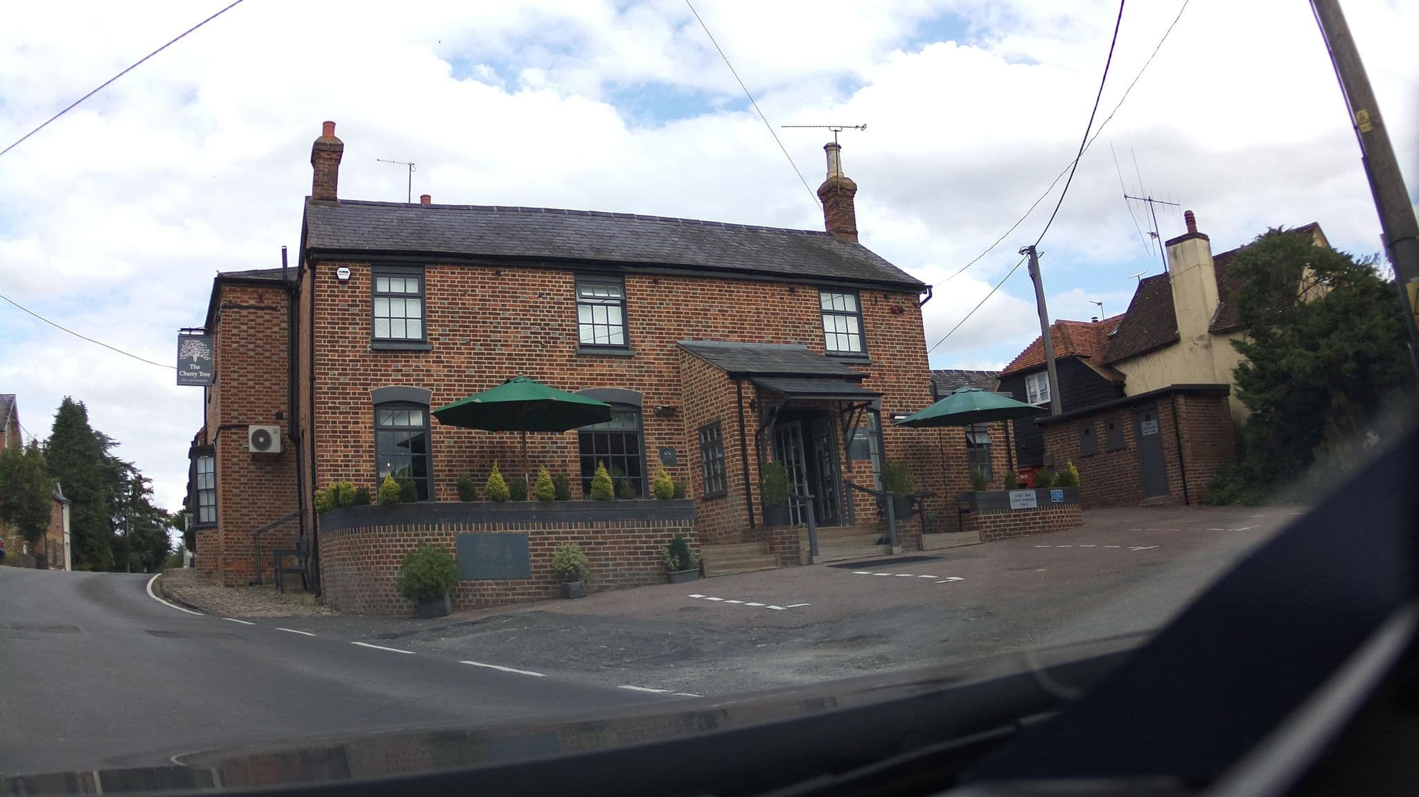 Street view near The Cherry Tree Hotel - Deluxe Double Room, Chinnor — © southglos (CC BY-SA · Mapillary)