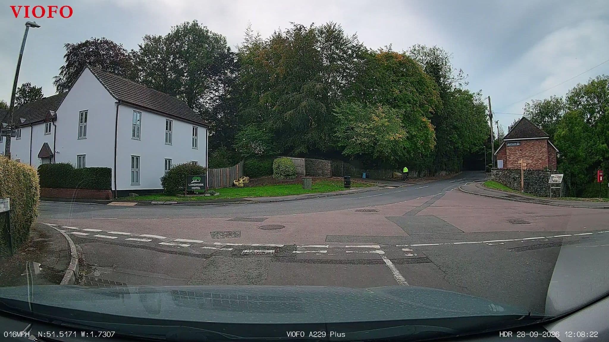 Street view near Landmark Hotel, Chiseldon — © RyanBush (CC BY-SA · Mapillary)