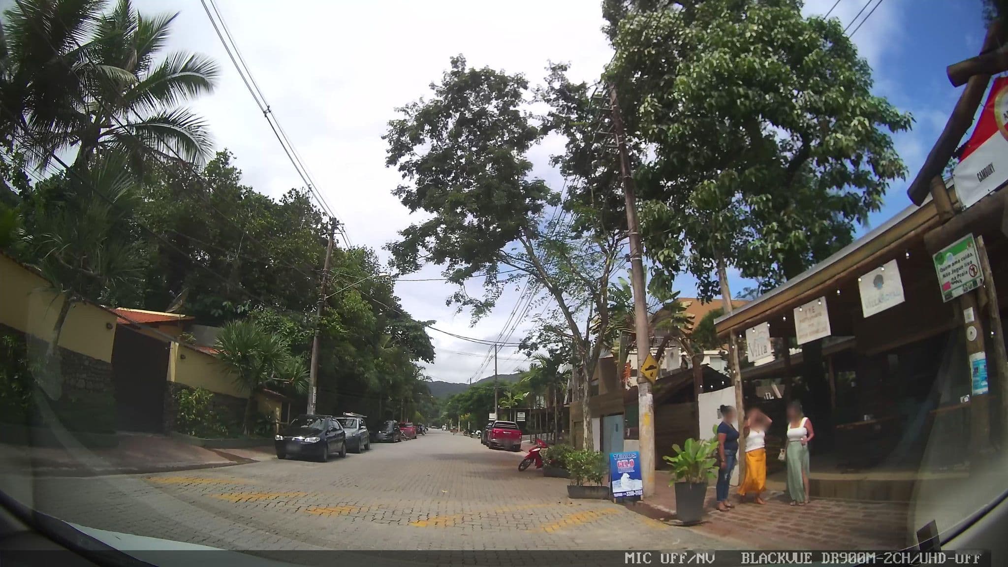 Street view near Nau Royal Hotel Boutique e Spa, Ilhabela — © marciosampaio (CC BY-SA · Mapillary)