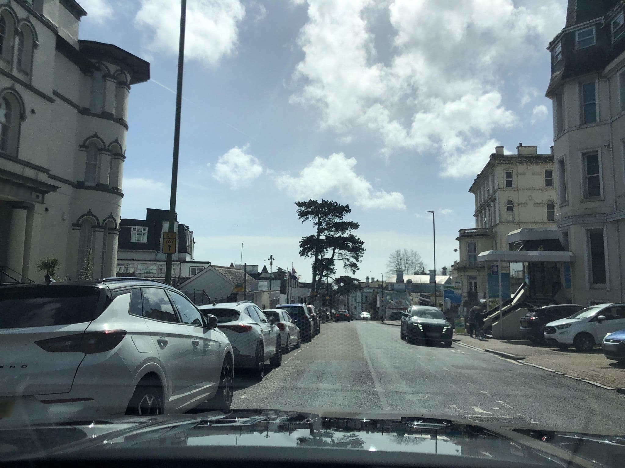 Street view near Metropole Hotel, Torquay, Torquay — © laye (CC BY-SA · Mapillary)