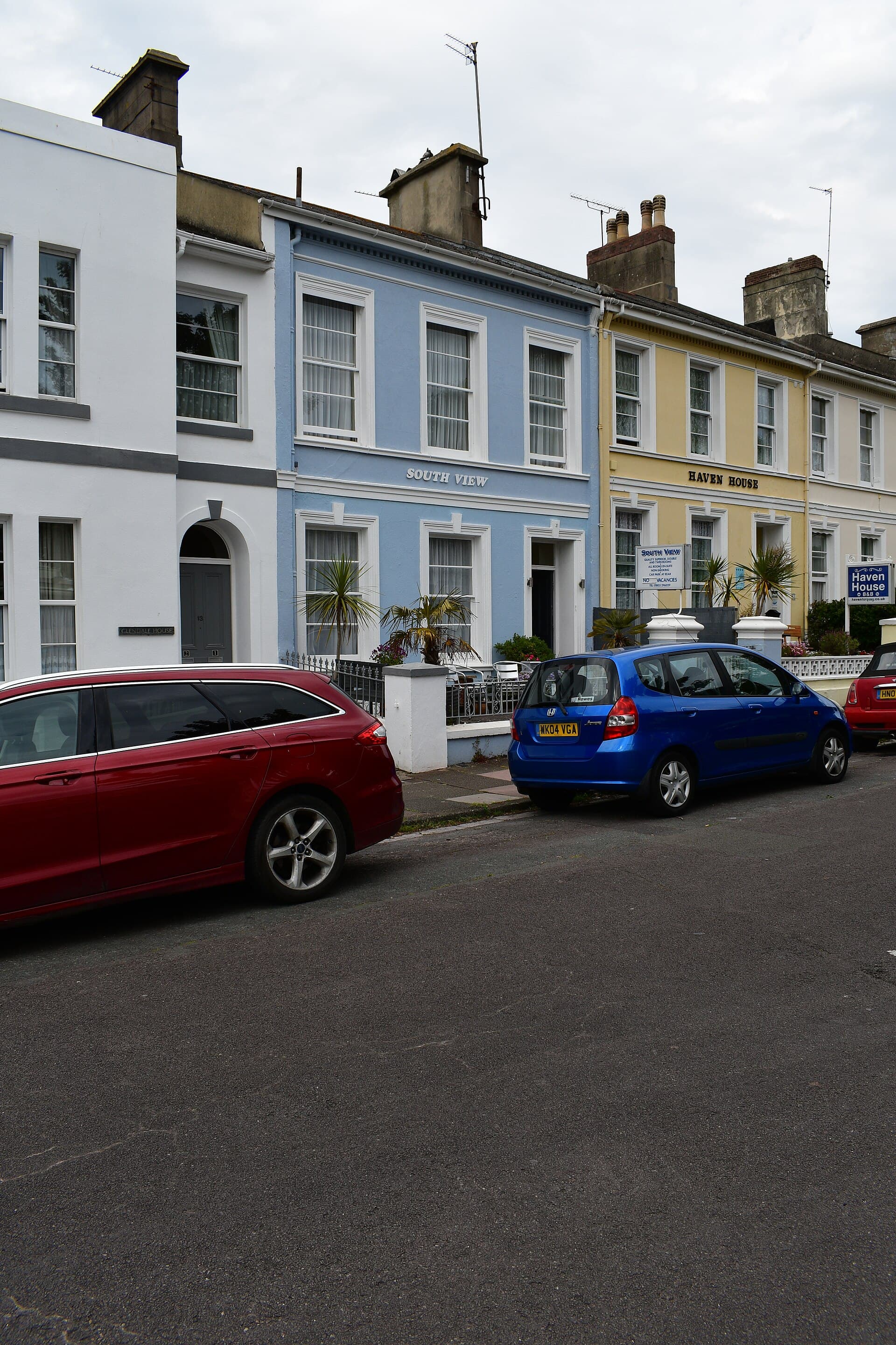 South View B & B Torquay (via Wikimedia Commons, CC0)