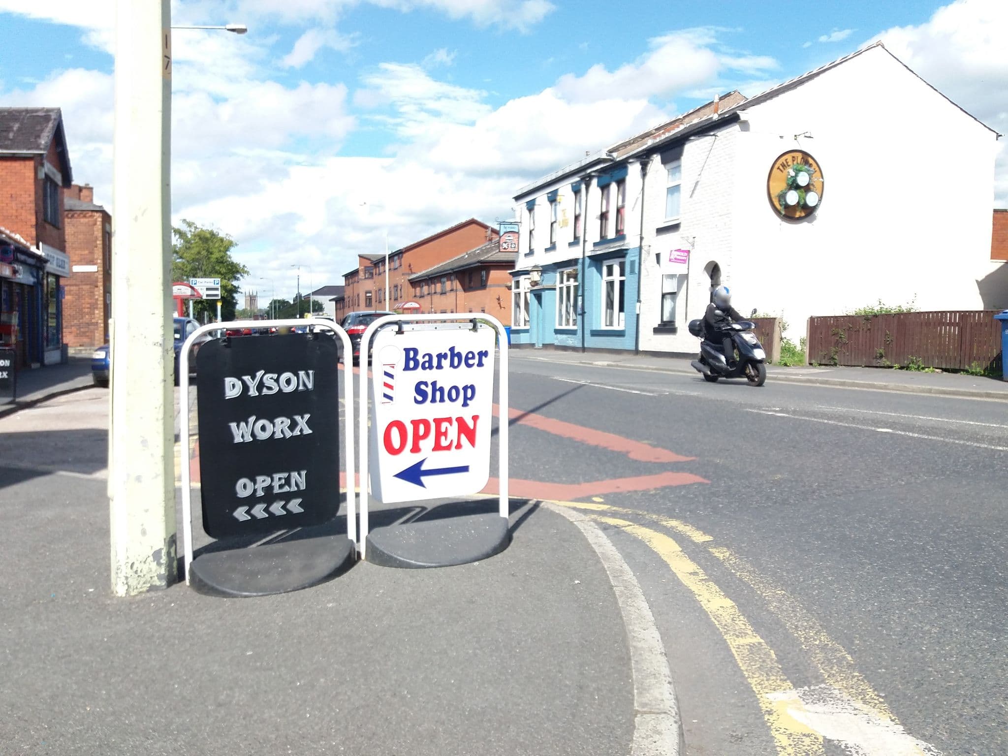 Street view near Plough Hotel, Chorley — © tonys999 (CC BY-SA · Mapillary)