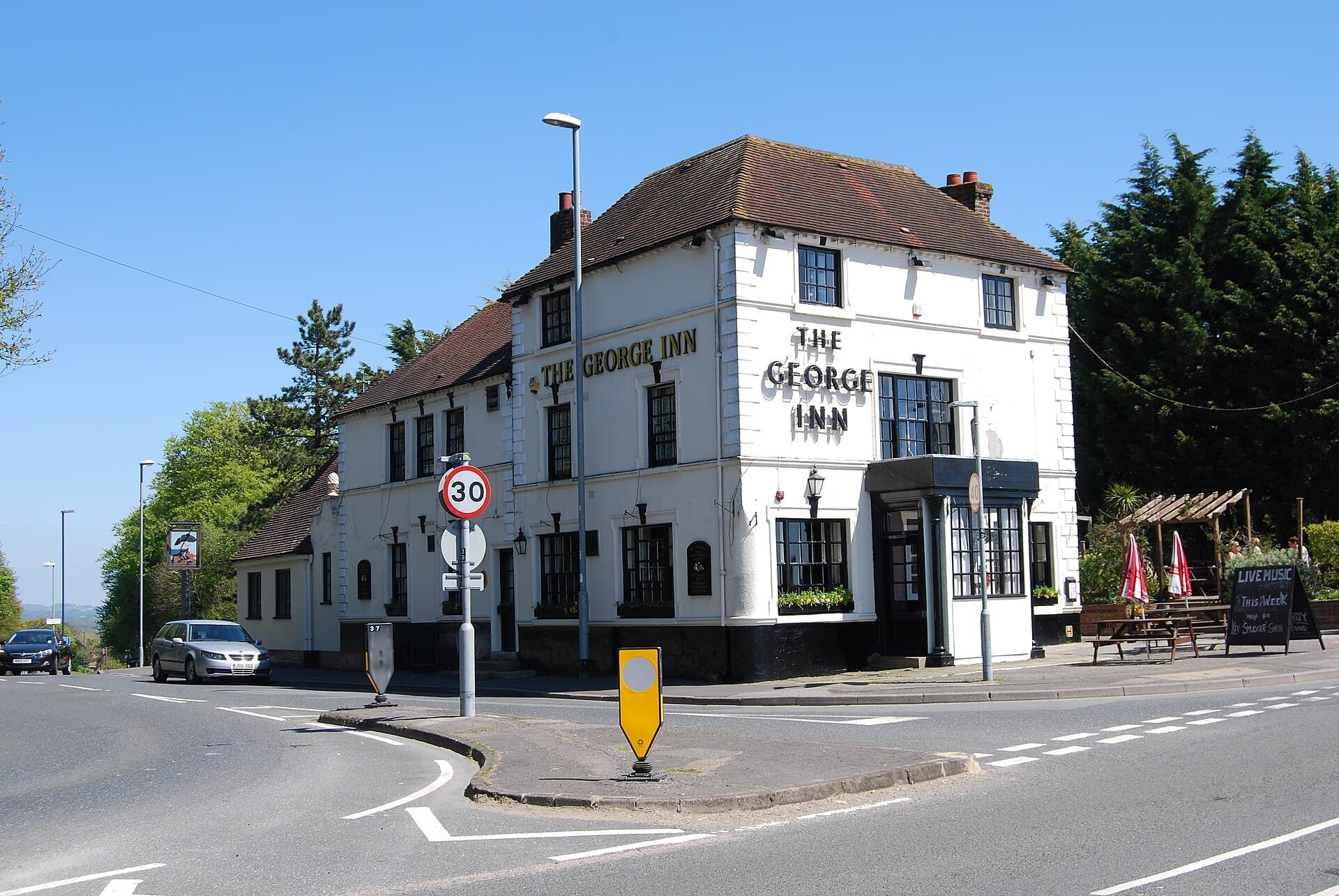 The George Inn (via Wikimedia Commons, CC BY-SA 2.0)