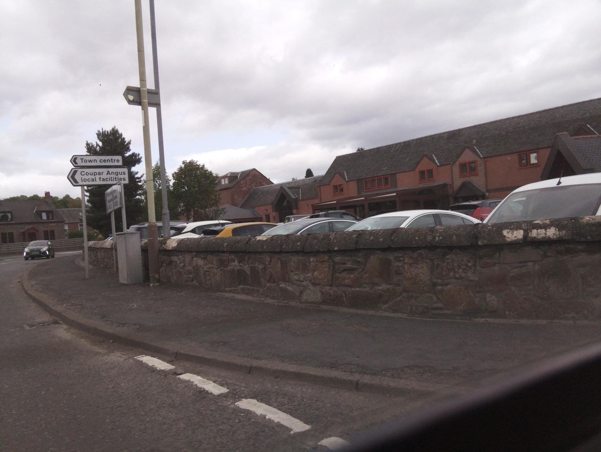 Street view near Red House Hotel, Coupar Angus — © southglos (CC BY-SA · Mapillary)