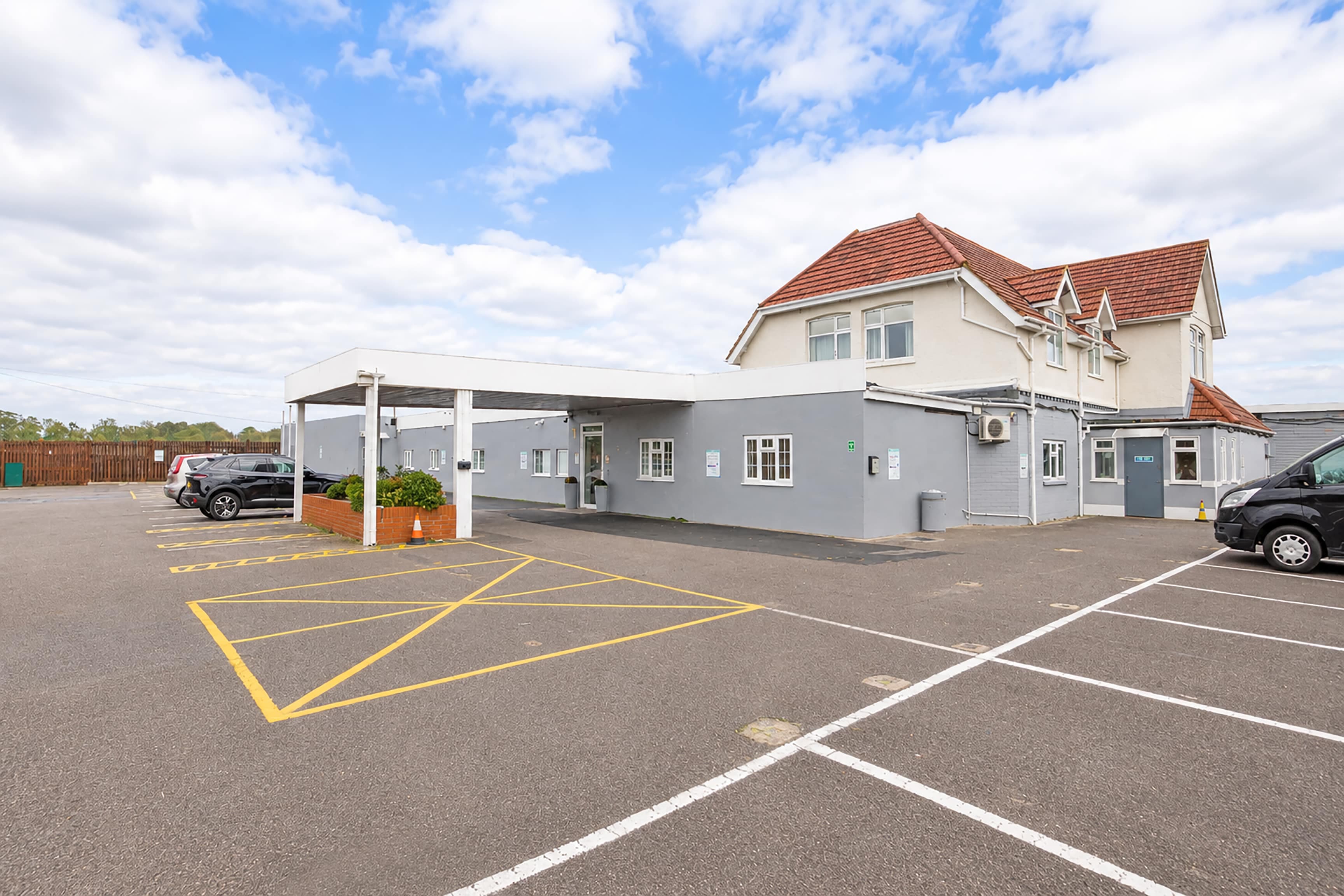Citi Hotel London Heathrow by Belvilla, Cranford