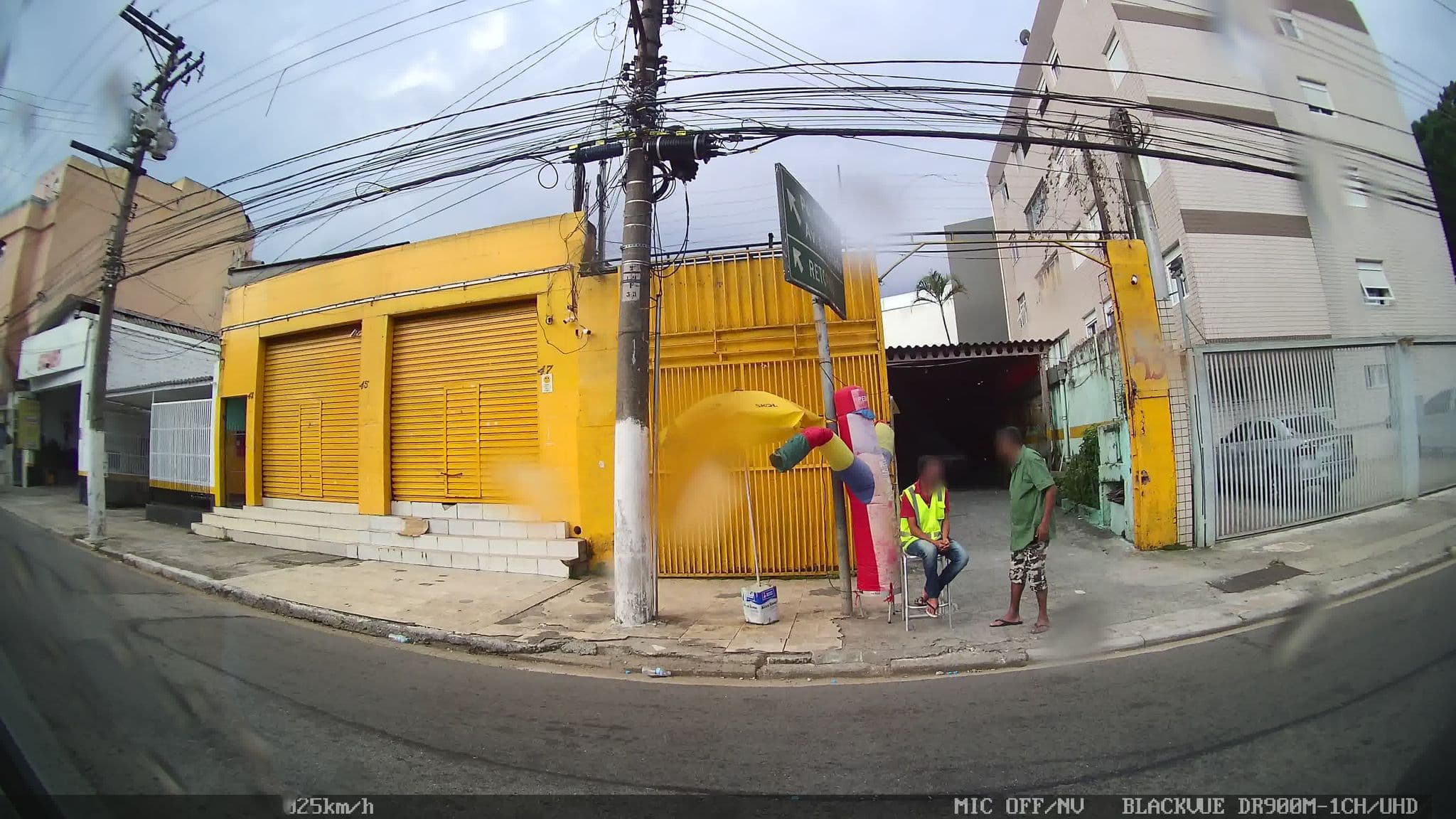 Street view near Hotel Topázio, Pari — © kaart_2 (CC BY-SA · Mapillary)