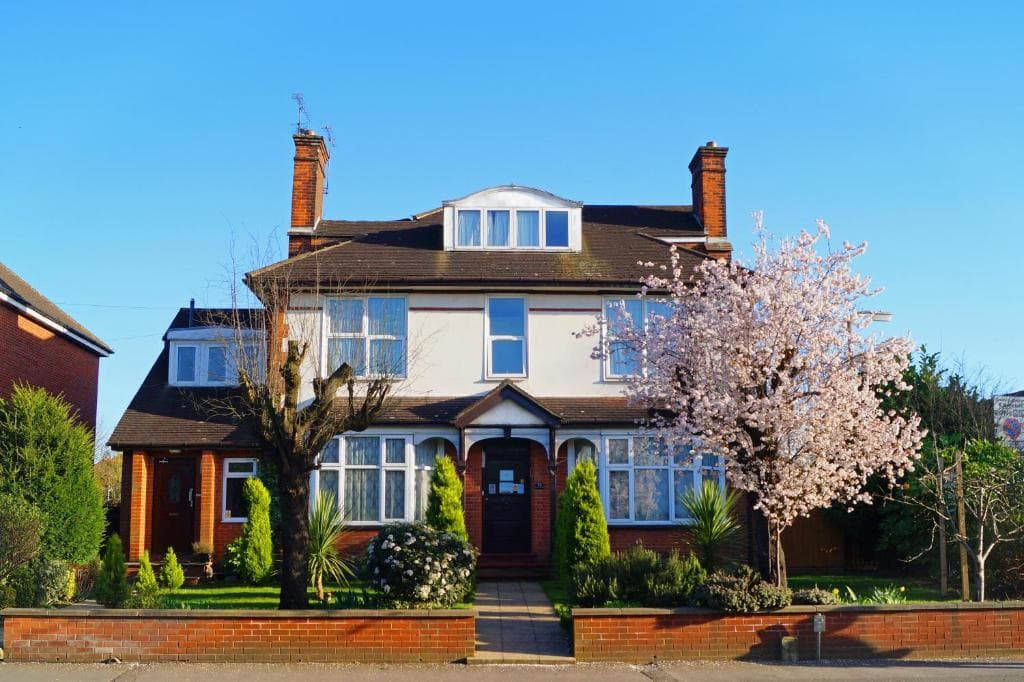 Ricky Road Guest House - Budget, West Watford