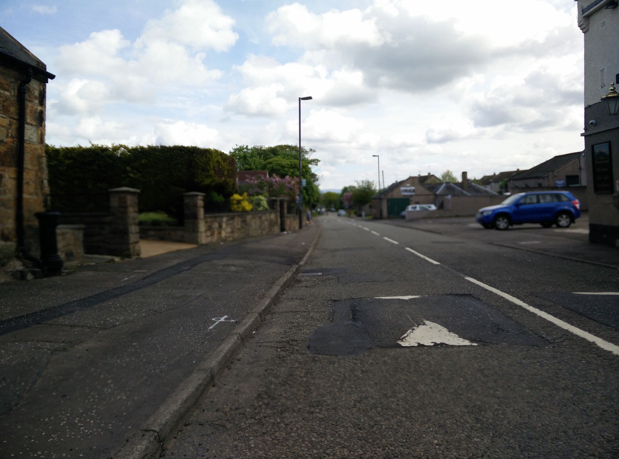 Street view near Edmonstone Inn, Danderhall — © fluffyduck (CC BY-SA · Mapillary)